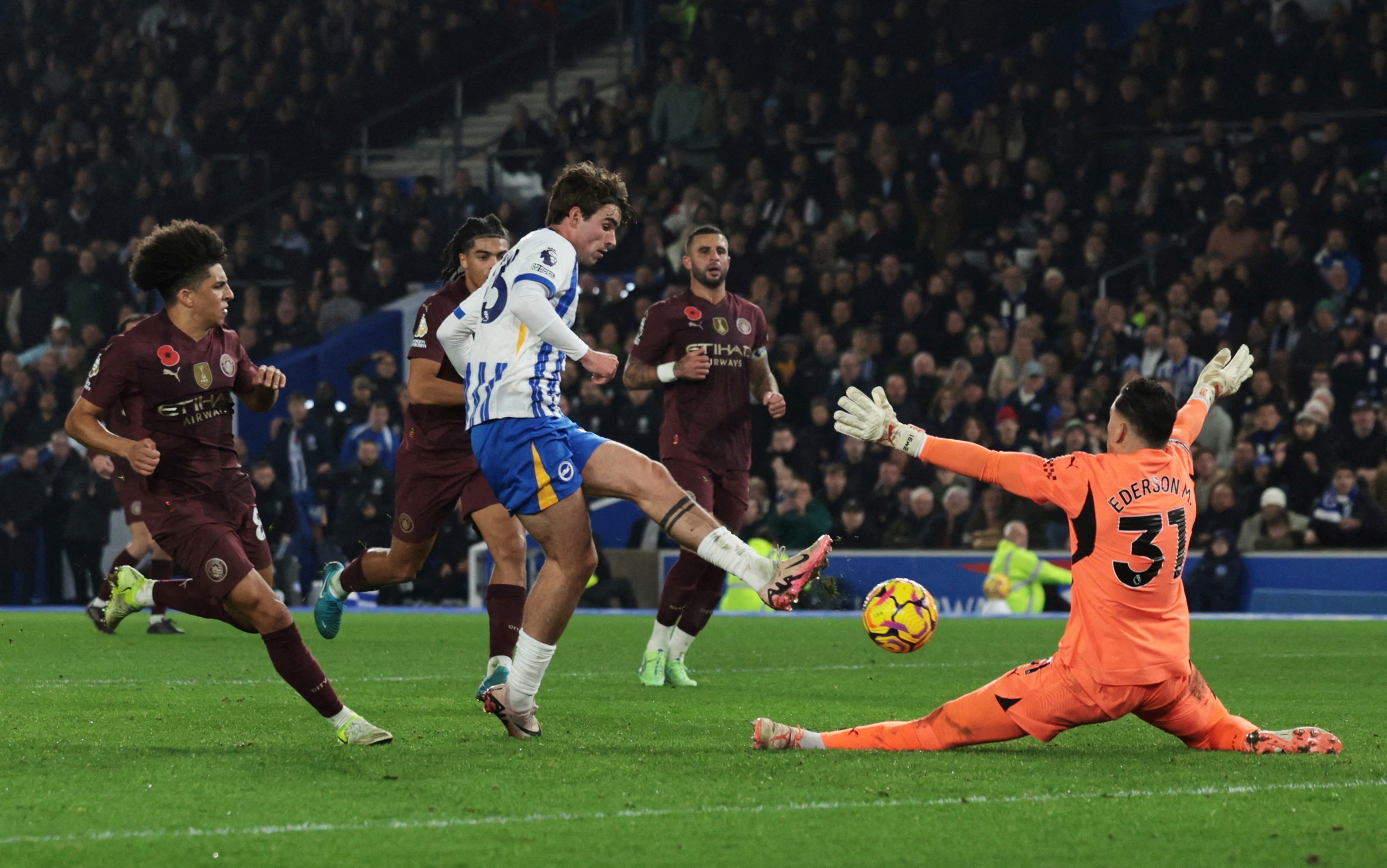 "Song s&aacute;t" Nunez-Salah lập c&ocirc;ng, Liverpool bỏ xa Man City 5 điểm- Ảnh 3.