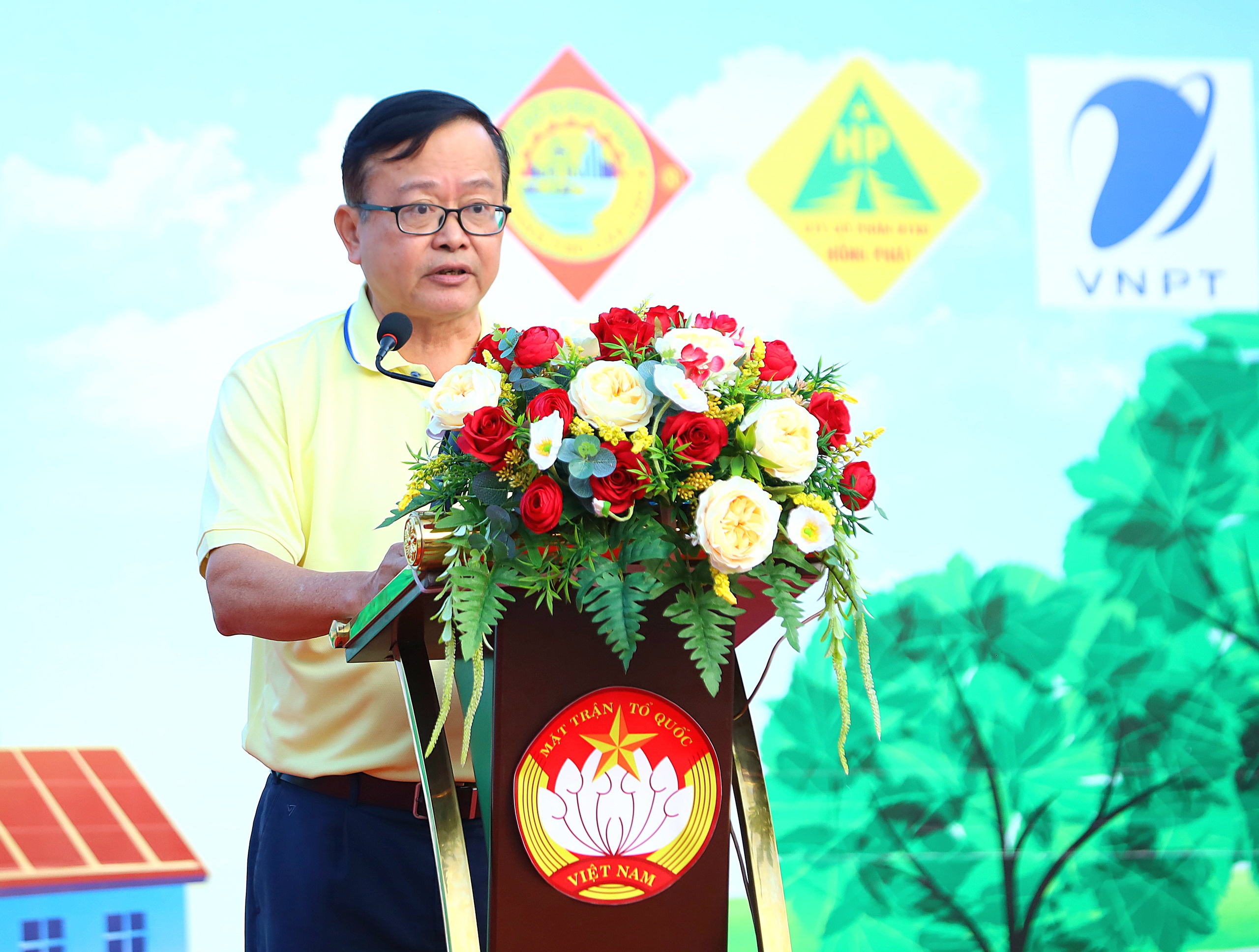 B&iacute; thư Th&agrave;nh ủy Cần Thơ đi bộ đồng h&agrave;nh v&igrave; người ngh&egrave;o- Ảnh 7.