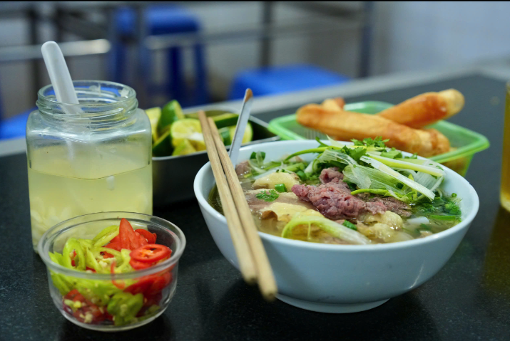 H&aacute;o hức trải nghiệm "Phở số H&agrave; th&agrave;nh" do robot th&ocirc;ng minh phục vụ- Ảnh 7.