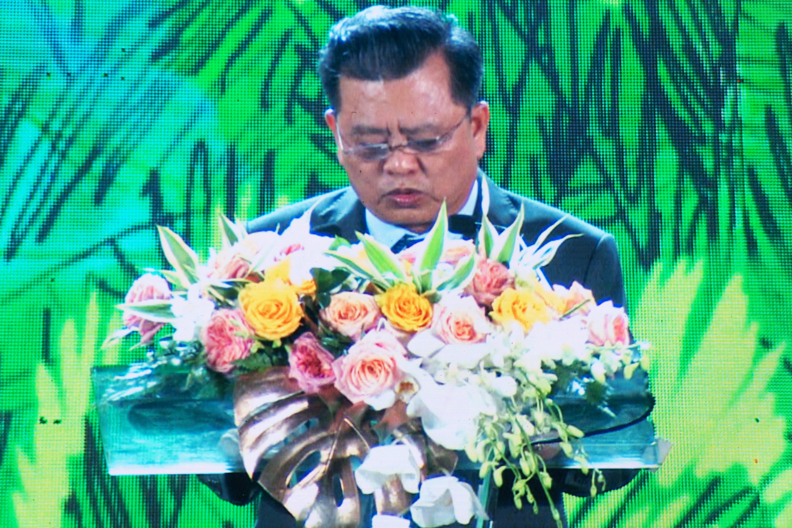 Ca sĩ Việt - H&agrave;n b&ugrave;ng nổ tại đ&ecirc;m hội &acirc;m nhạc ở Long An- Ảnh 2.