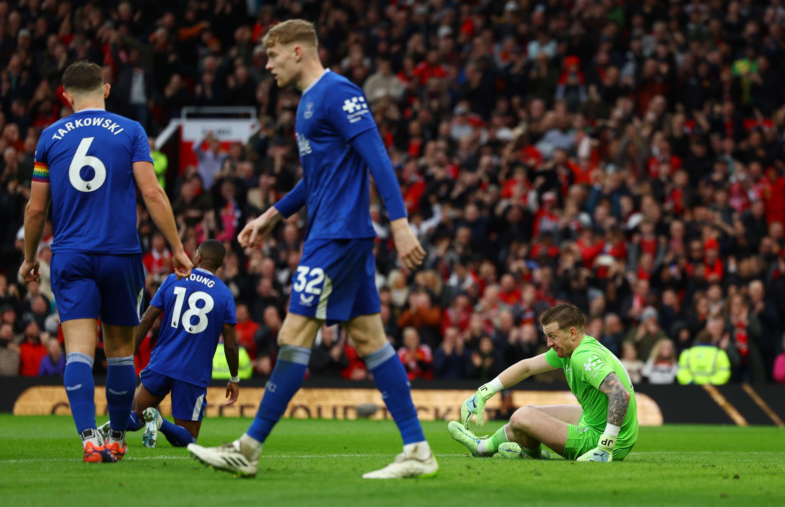 Rashford v&agrave; Zirkzee lập "c&uacute; đ&uacute;p", Man United nghiền &eacute;p Everton - Ảnh 5.