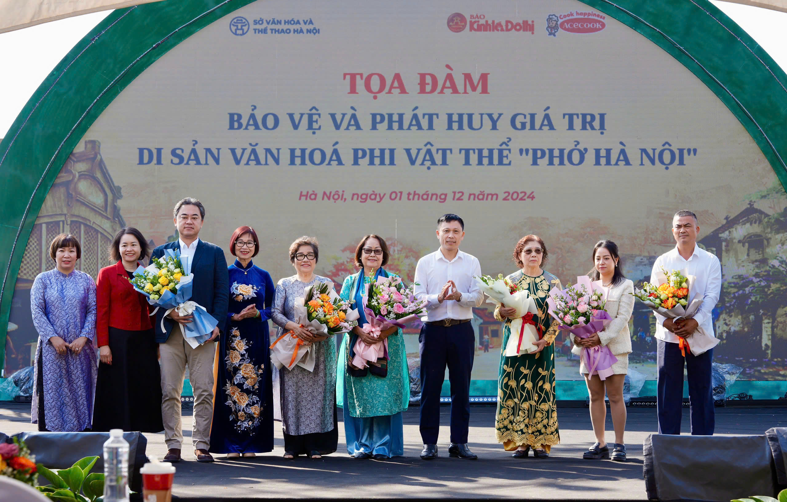 H&aacute;o hức trải nghiệm "Phở số H&agrave; th&agrave;nh" do robot th&ocirc;ng minh phục vụ- Ảnh 5.
