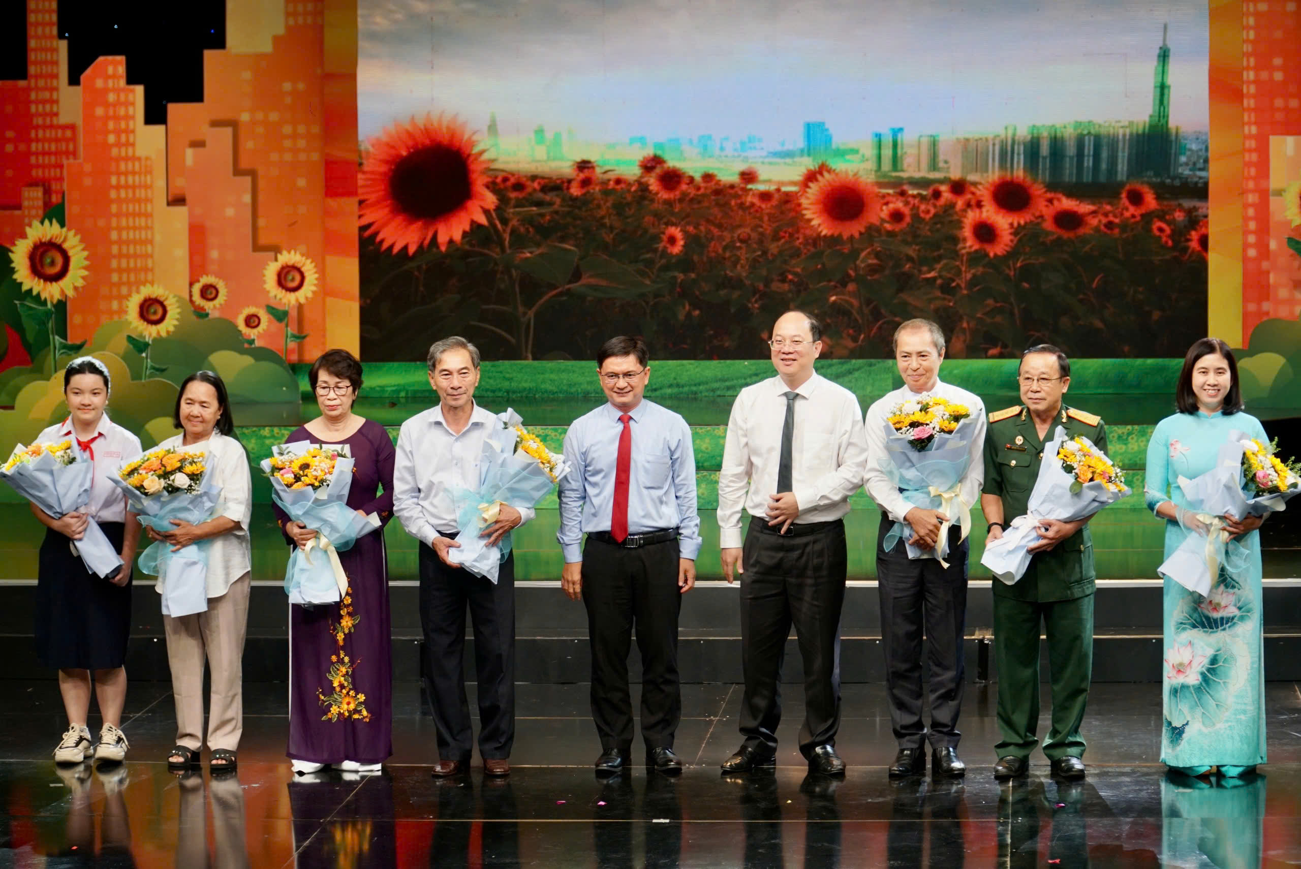 T&ocirc;n vinh những gương điển h&igrave;nh 