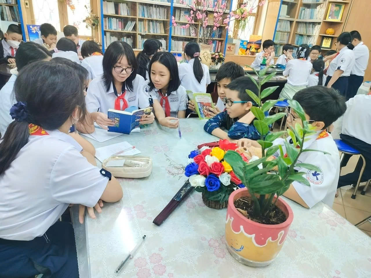 TP HCM chuẩn bị "x&oacute;a" cấp huyện: Tổ chức lại to&agrave;n bộ đơn vị y tế, gi&aacute;o dục, văn h&oacute;a- Ảnh 1.
