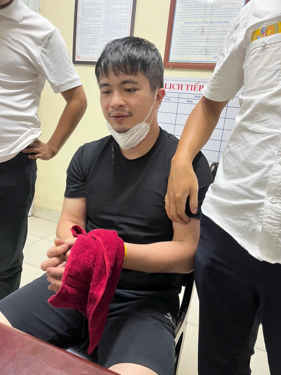 Vụ TikToker Mr Pips Ph&oacute; Đức Nam lừa đảo h&agrave;ng ng&agrave;n tỉ đồng: Thu giữ 31 si&ecirc;u xe, h&agrave;ng trăm kg v&agrave;ng- Ảnh 1.