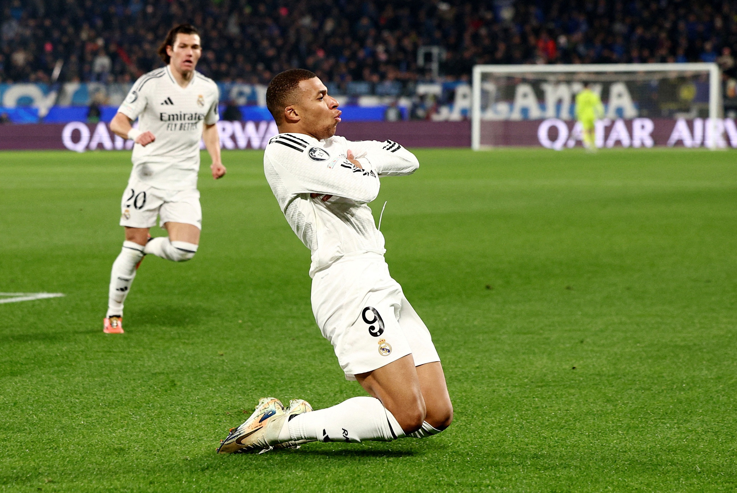 Real Madrid thắng nghẹt thở, Bayern Munich ngược d&ograve;ng hạ Shakhtar Donetsk- Ảnh 2.