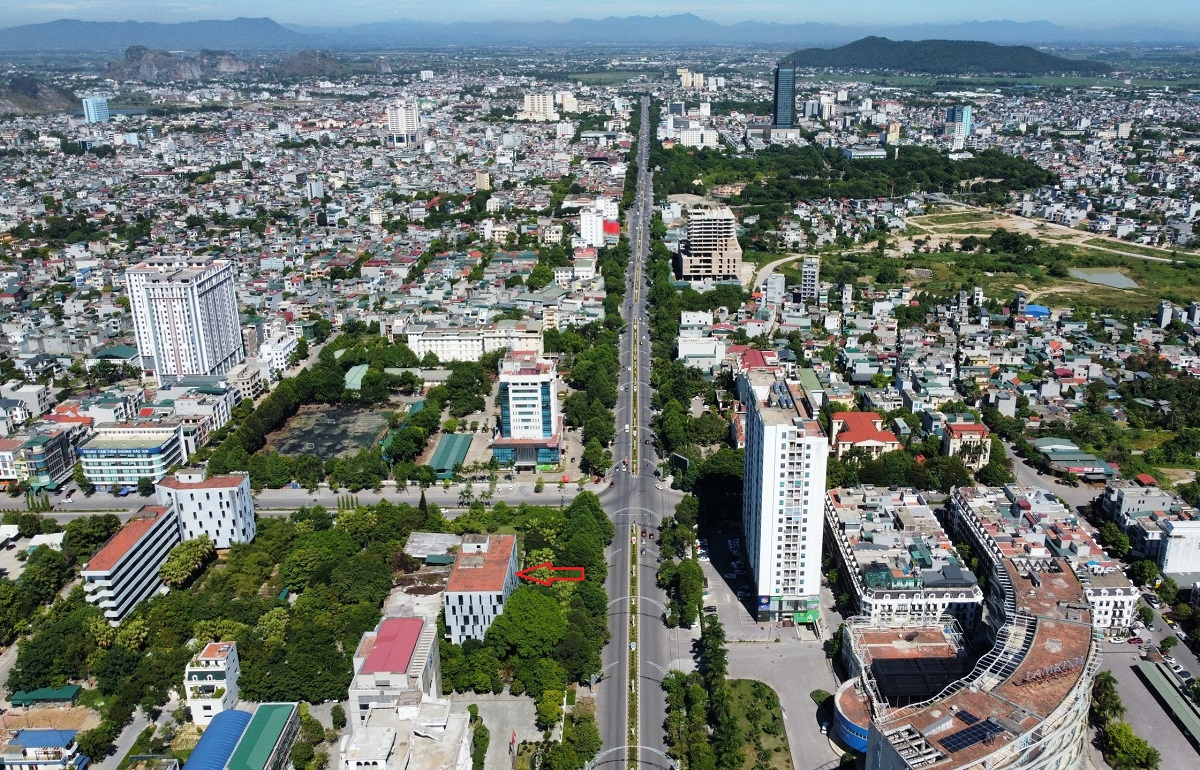 Cưỡng chế dự &aacute;n trường tư thục quốc tế "chết yểu" tr&ecirc;n khu "đất v&agrave;ng" bỏ hoang 10 năm- Ảnh 4.