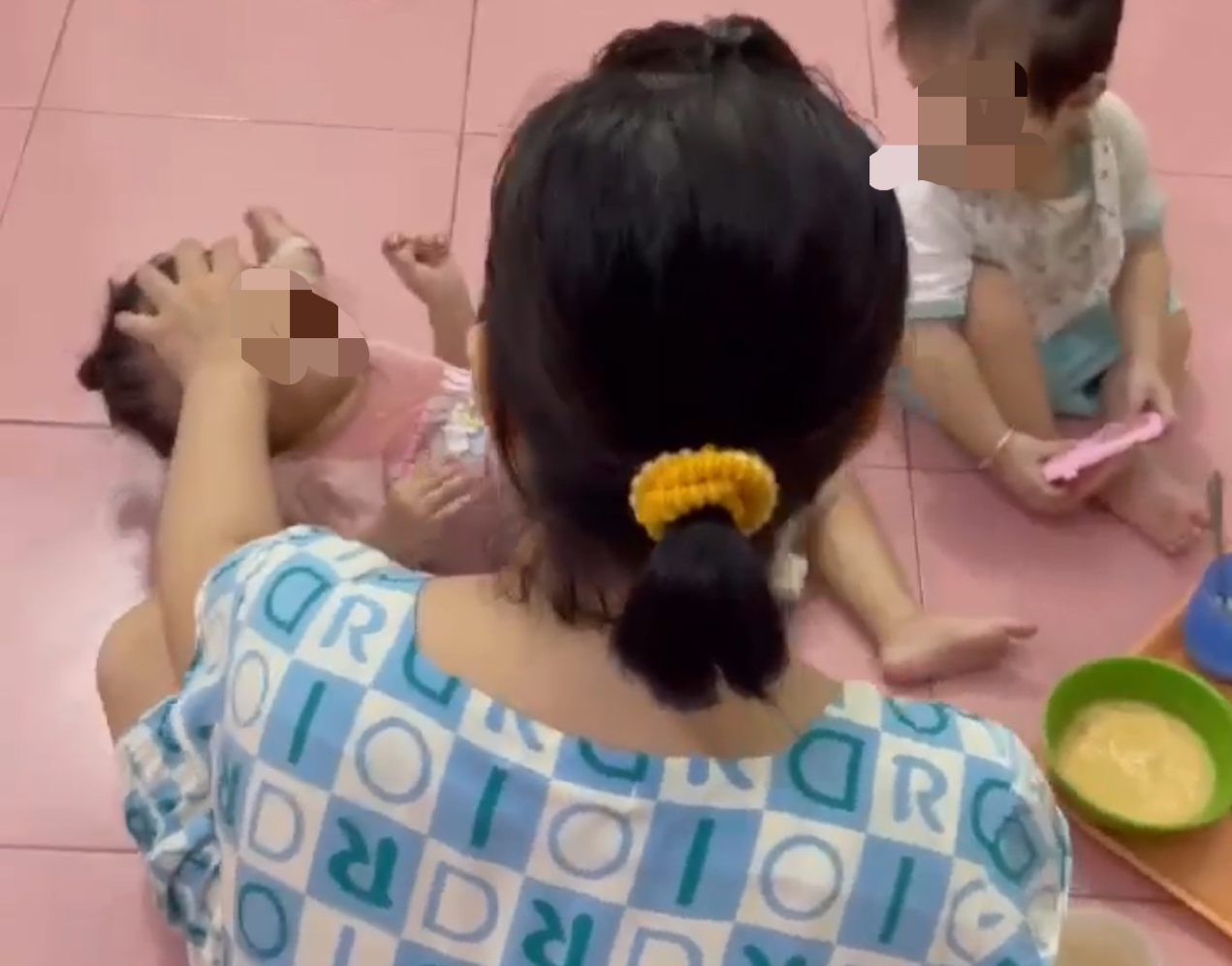 Khởi tố người phụ nữ bạo h&agrave;nh 3 trẻ tại Vũng T&agrave;u- Ảnh 1.
