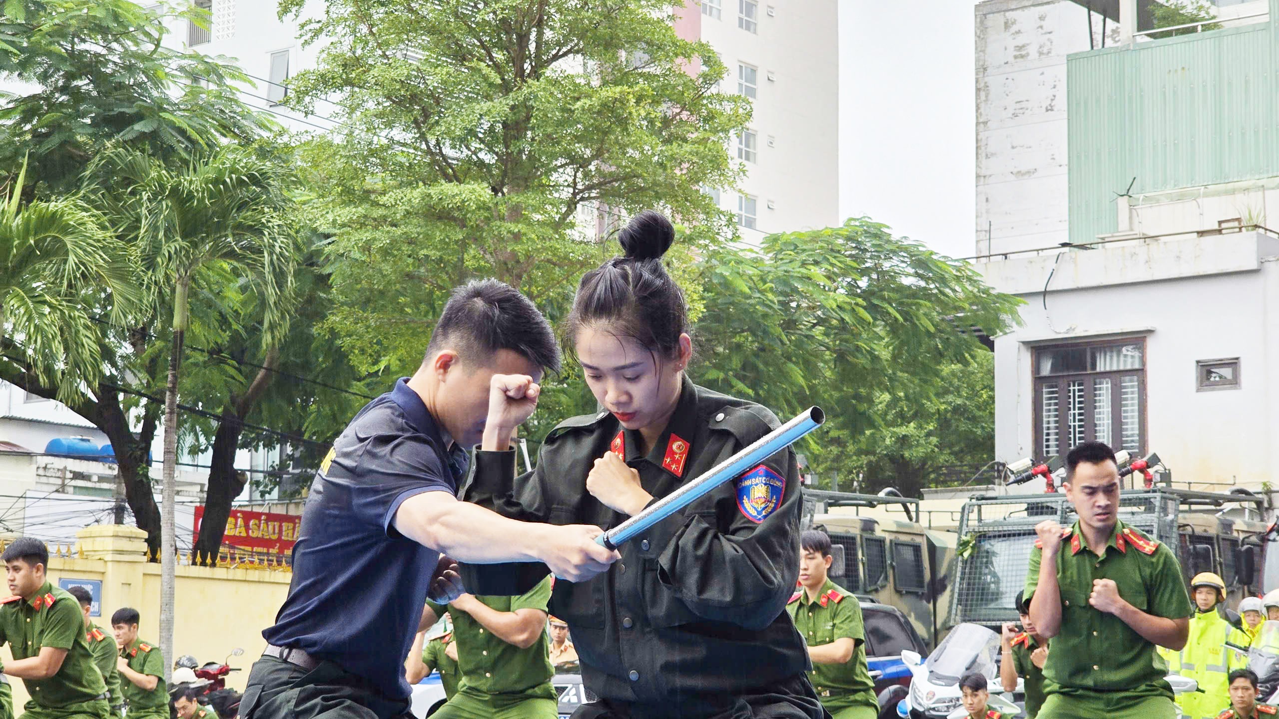 CLIP: Lực lượng C&ocirc;ng an Đ&agrave; Nẵng thể hiện khả năng v&otilde; thuật, trấn &aacute;p tội phạm- Ảnh 2.