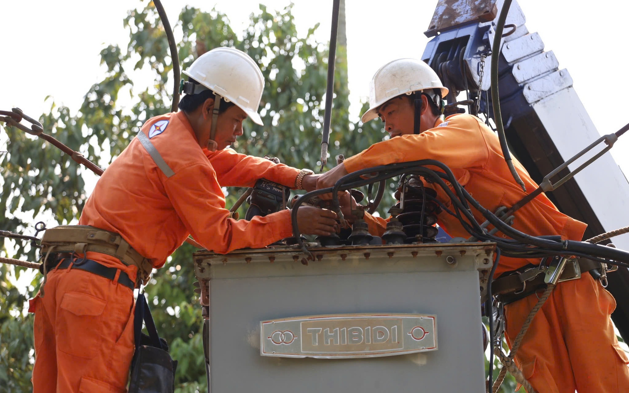 EVNCPC đảm bảo điện phục vụ sản xuất hàng Tết Nguyên đán Ất Tỵ