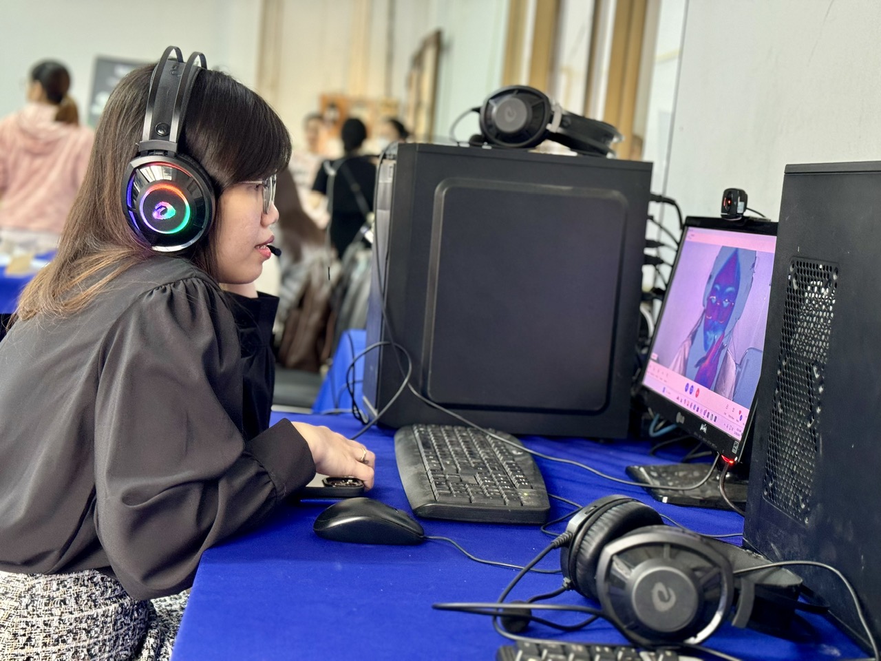 Hơn 20.000 vị tr&iacute; việc l&agrave;m, lương l&ecirc;n đến 45 triệu đồng nhưng kh&ocirc;ng ai tr&uacute;ng tuyển?- Ảnh 1.