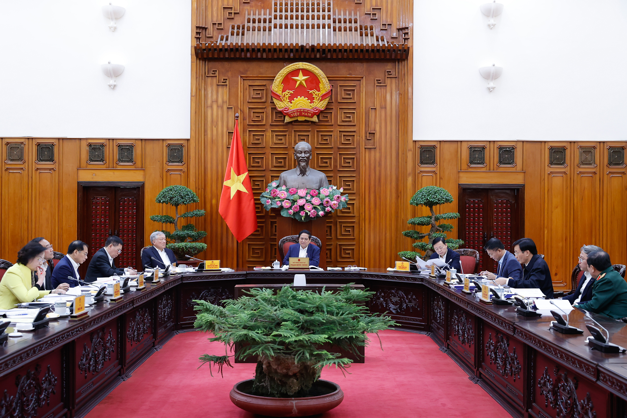 Thủ tướng: Chống "chạy chọt", lợi &iacute;ch c&aacute; nh&acirc;n khi tinh gọn bộ m&aacute;y- Ảnh 2.