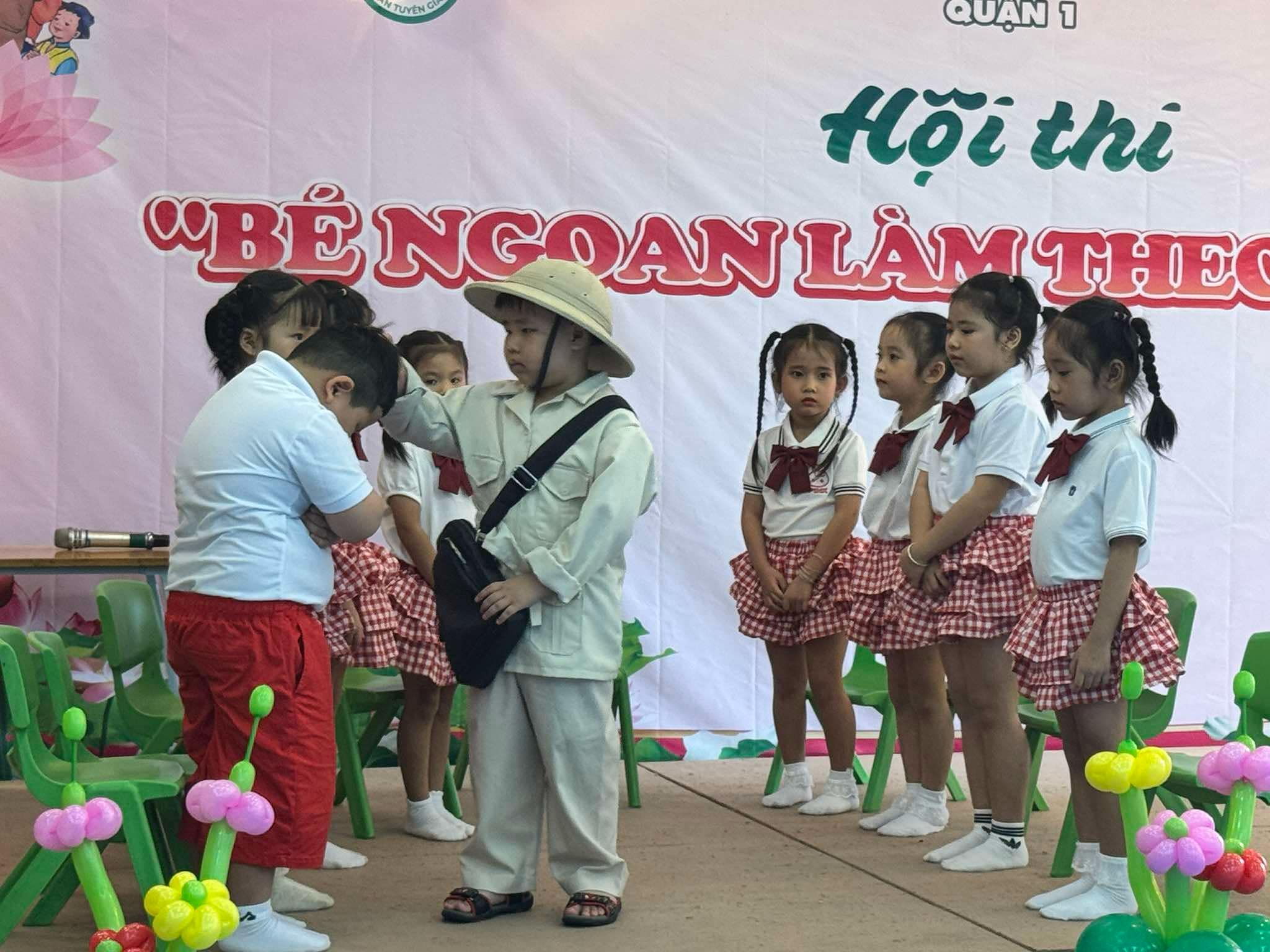 Trẻ mầm non đọc thơ, kể chuyện về Bác Hồ ở ngày hội "Hoa bé ngoan"- Ảnh 3.