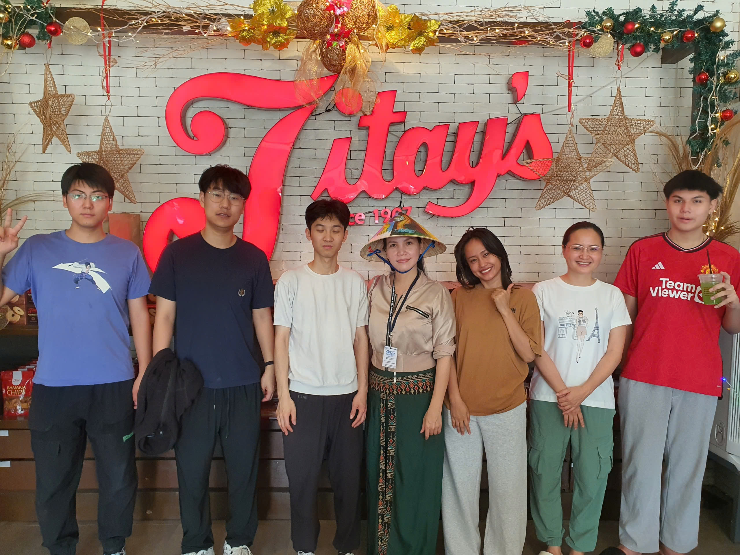 Trúc Thy tiếp tục khởi động nhiều chương trình bằng tiếng Anh- Ảnh 1.