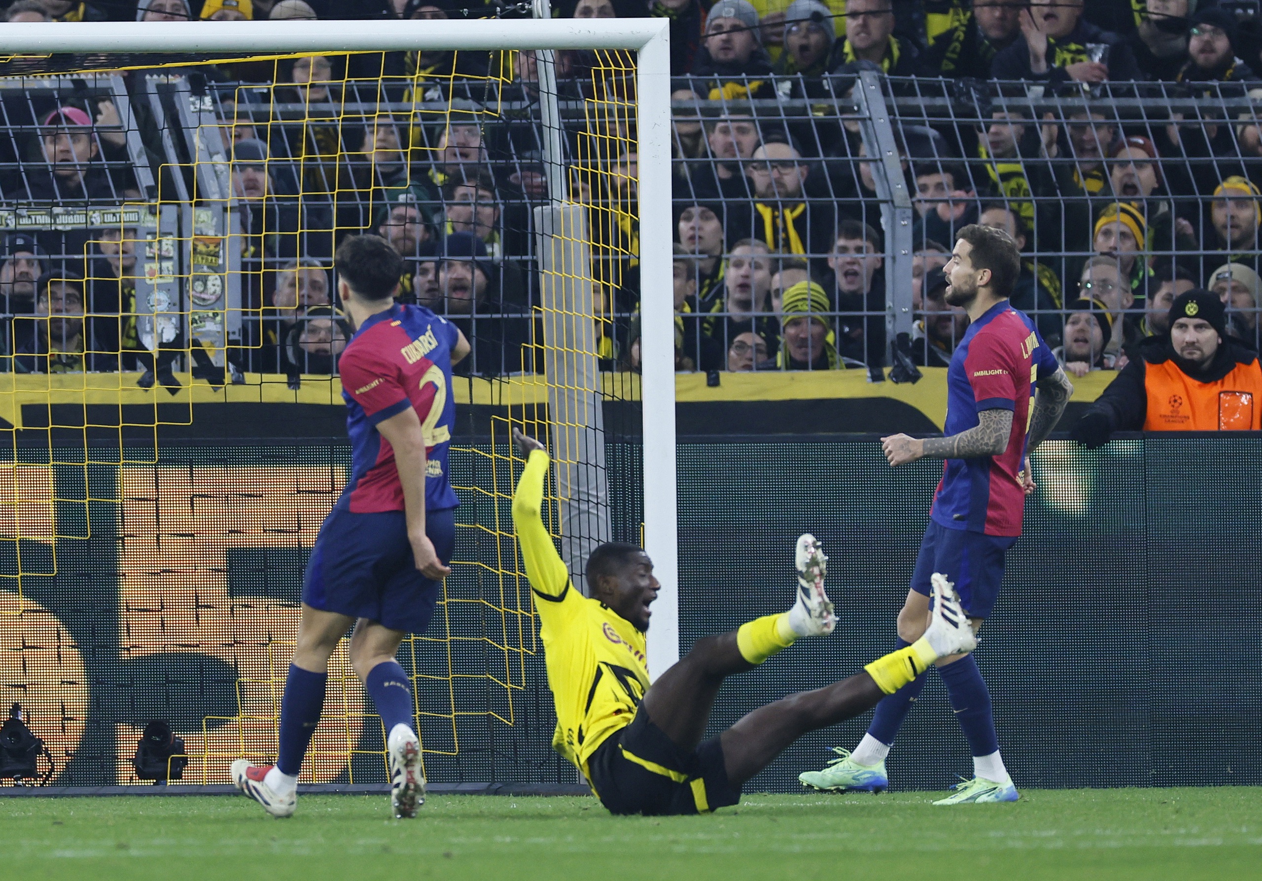 Rượt đuổi tỉ số hấp dẫn, Barcelona thắng nghẹt thở chủ nh&agrave; Dortmund- Ảnh 4.