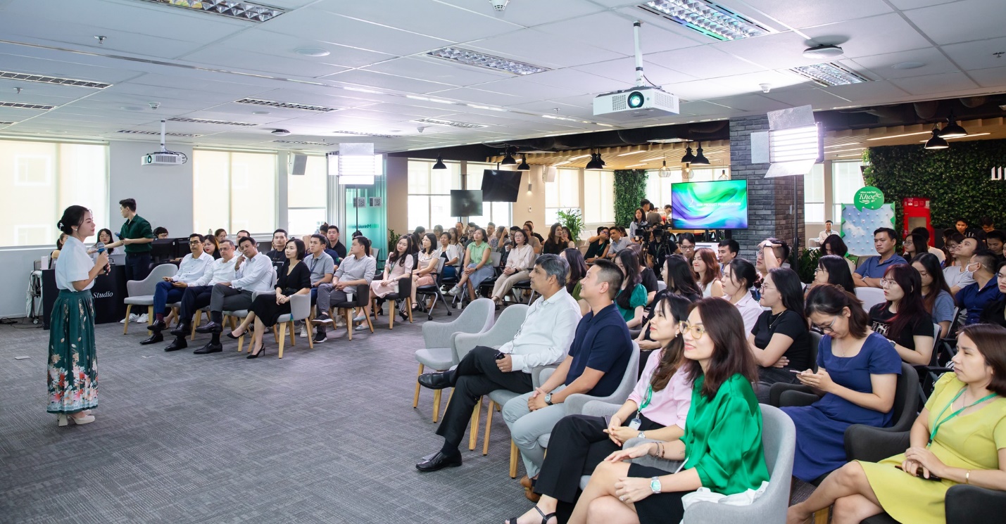 Manulife Việt Nam 7 lần li&ecirc;n tiếp lọt &ldquo;Top 100 Nơi l&agrave;m việc tốt nhất Việt Nam&rdquo; - Ảnh 2.