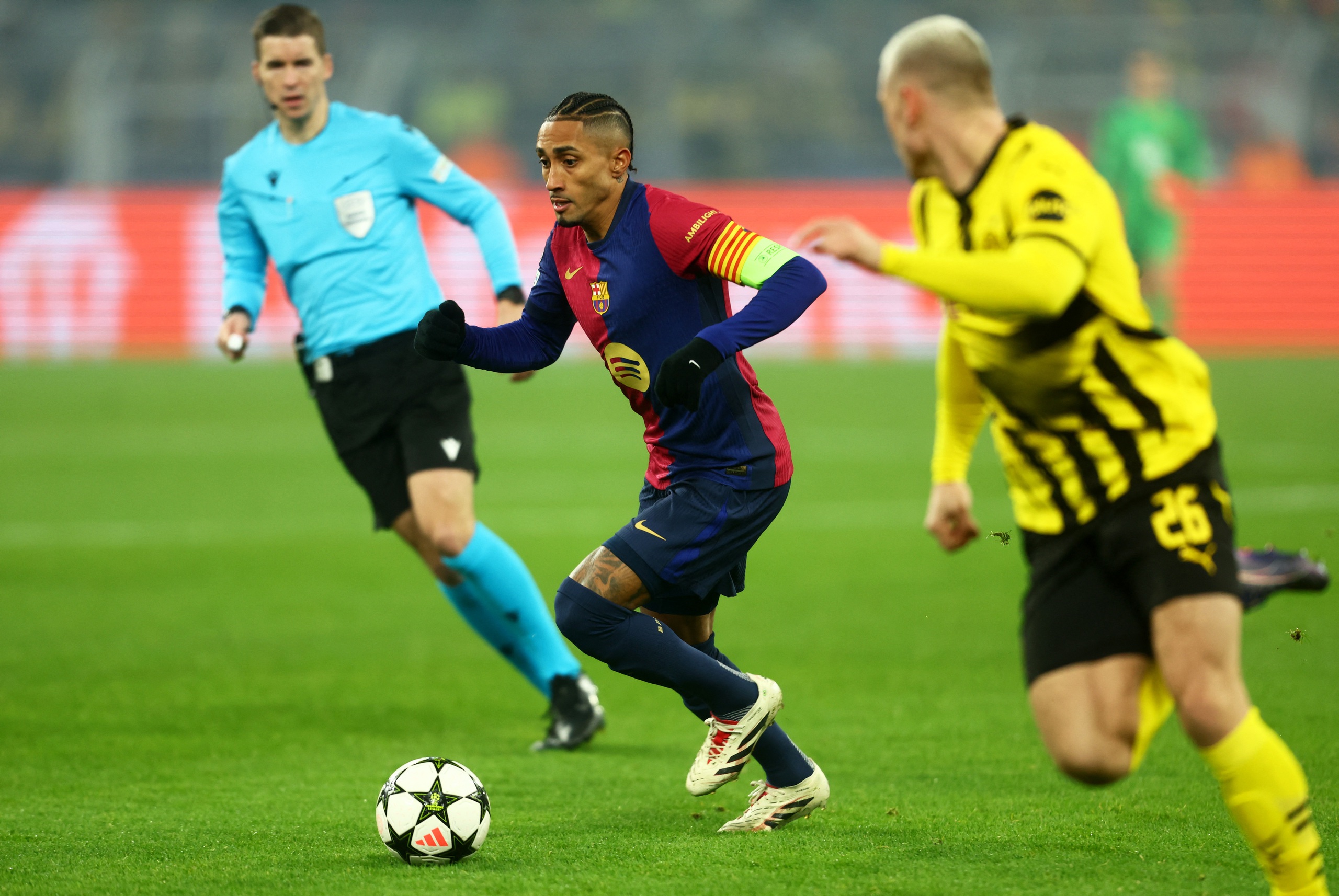 Rượt đuổi tỉ số hấp dẫn, Barcelona thắng nghẹt thở chủ nh&agrave; Dortmund- Ảnh 3.