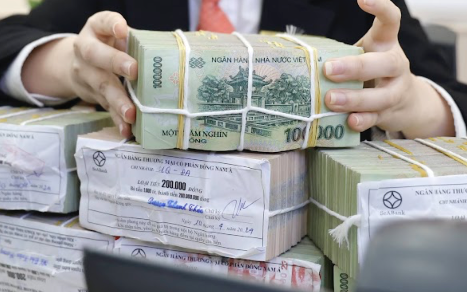 Lãi suất hôm nay 12-12: Gửi bao nhiêu tiền để được hưởng lãi suất 9,5%/năm?