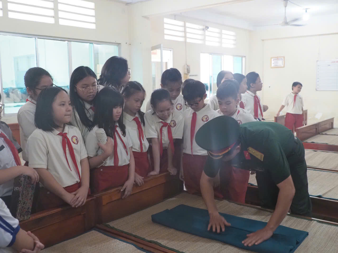 Trẻ mầm non đọc thơ, kể chuyện về Bác Hồ ở ngày hội "Hoa bé ngoan"- Ảnh 6.