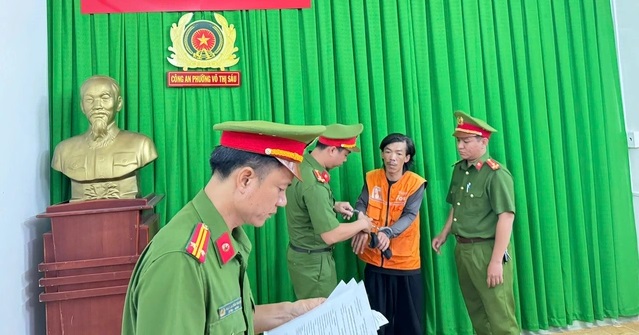 L&aacute;i xe, phụ xe bu&yacute;t số 14 đ&aacute;nh nhau với shipper, bắt khẩn cấp cả 3 người- Ảnh 3.