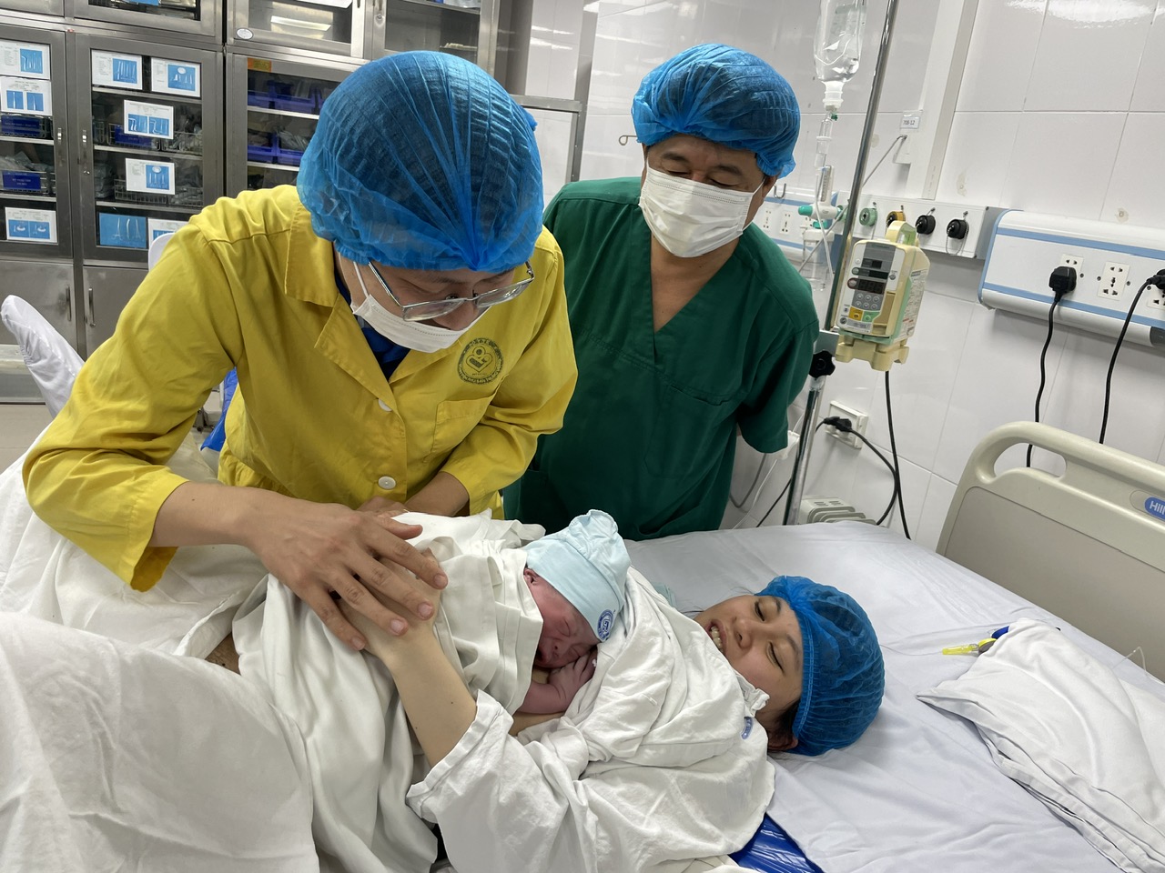 Nhiều địa phương áp dụng hỗ trợ một lần bằng tiền đối với phụ nữ sinh đủ 2 con trước 35 tuổiẢnh: NGỌC DUNG