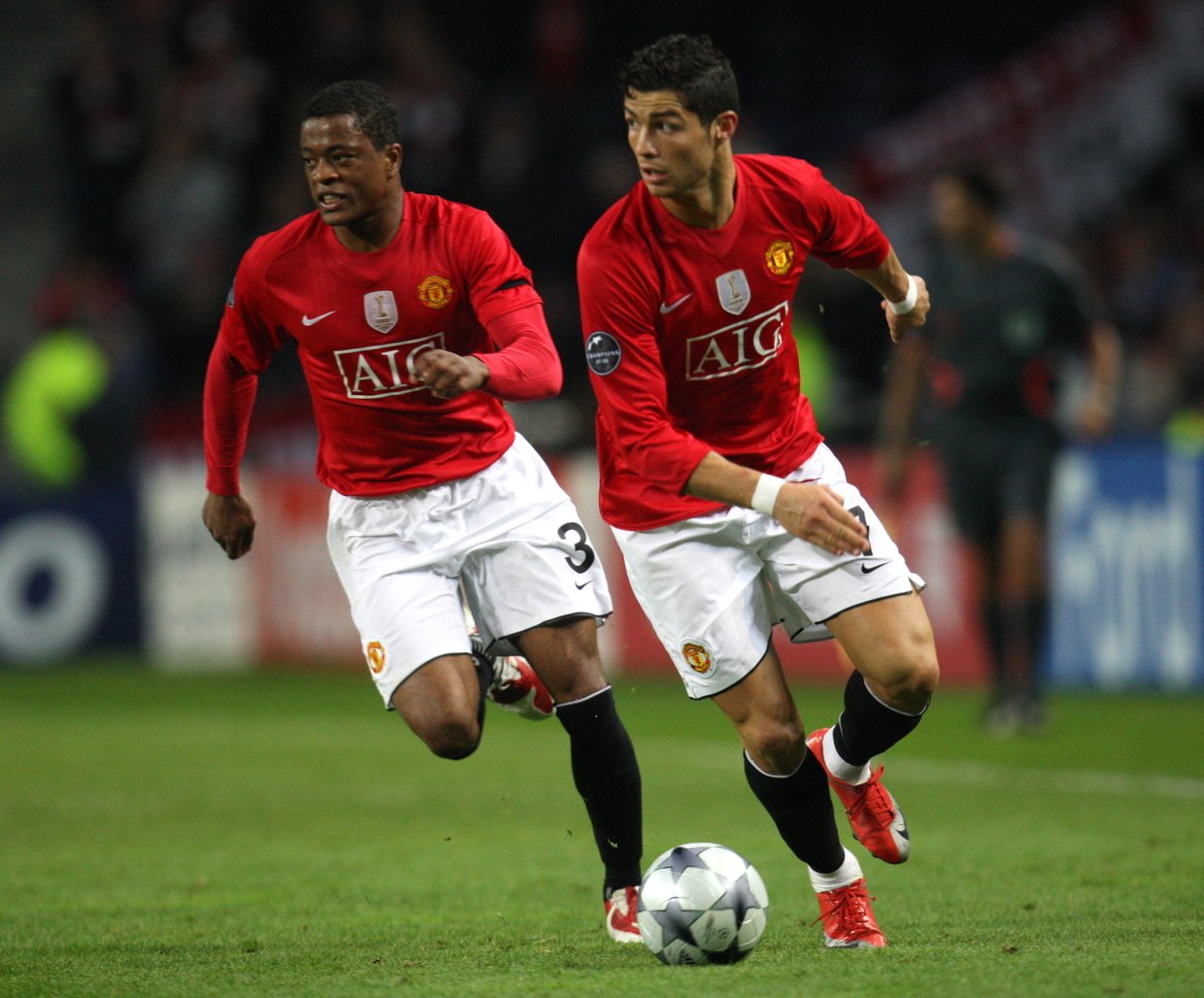 Patrice Evra tiết lộ đội b&oacute;ng m&agrave; Ronaldo kh&ocirc;ng bao giờ gia nhập- Ảnh 1.