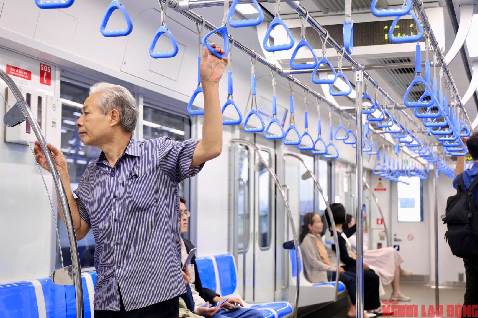 Người dân TP HCM háo hức đi metro số 1- Ảnh 5.