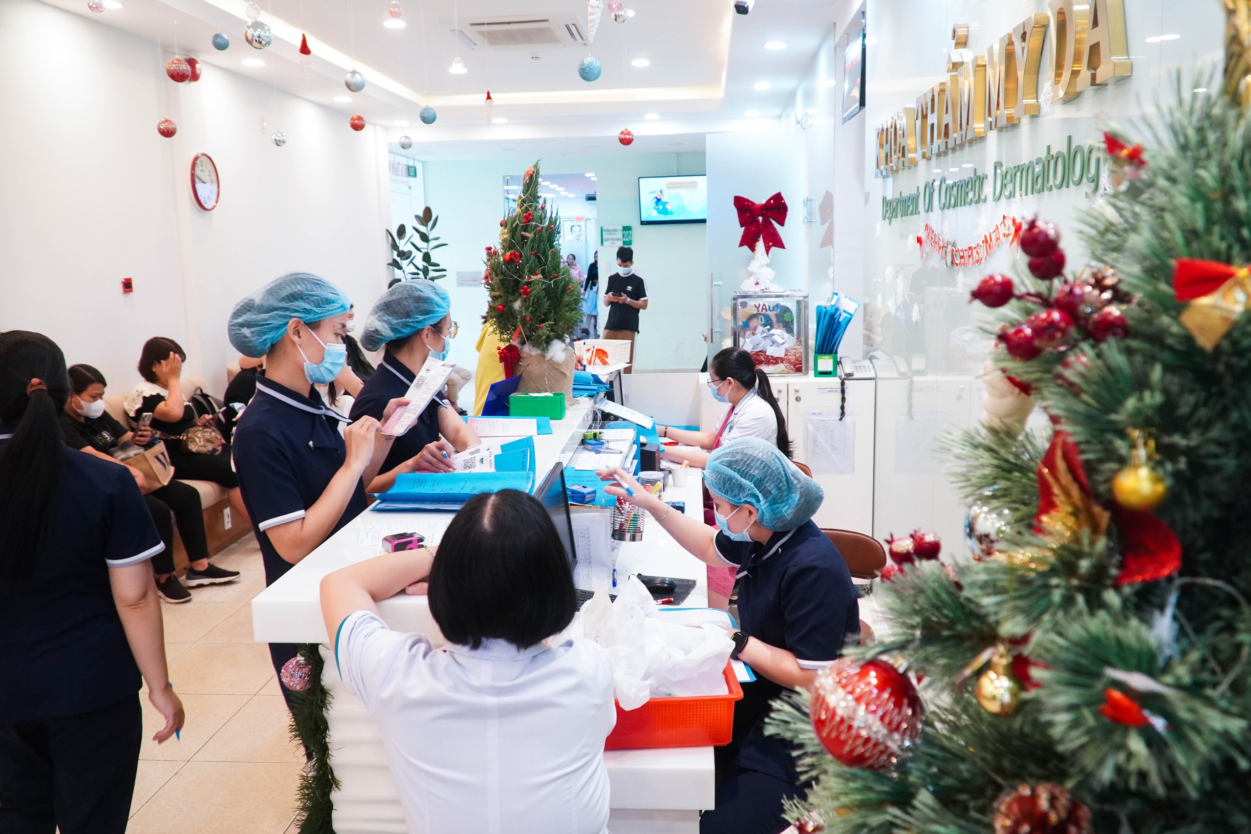 Xu hướng l&agrave;m "tai Phật" cầu lộc đ&oacute;n Tết gia tăng- Ảnh 1.