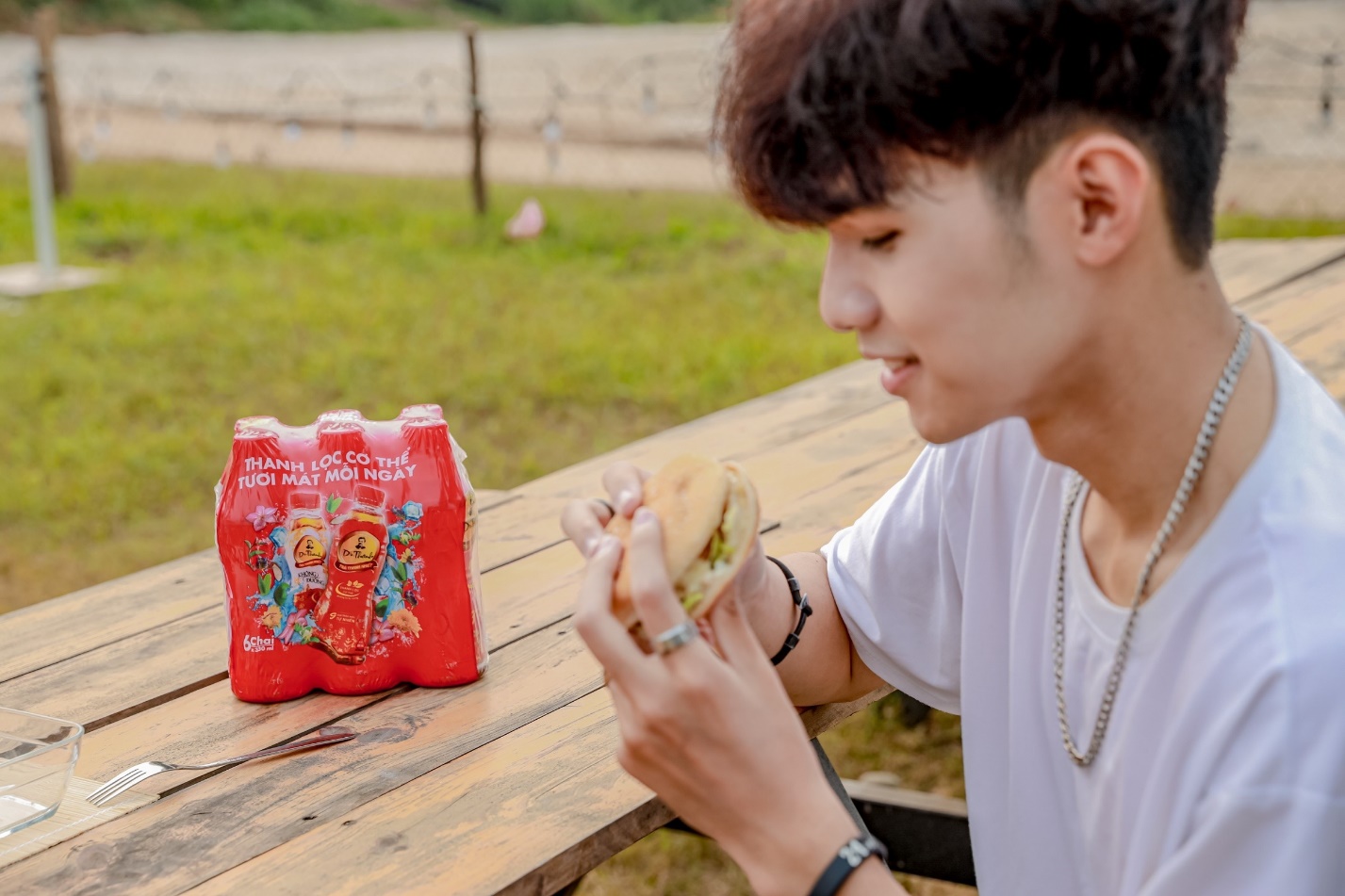 Uống g&igrave; để cơ thể tươi m&aacute;t khi li&ecirc;n tục tiệc t&ugrave;ng cuối năm?- Ảnh 2.