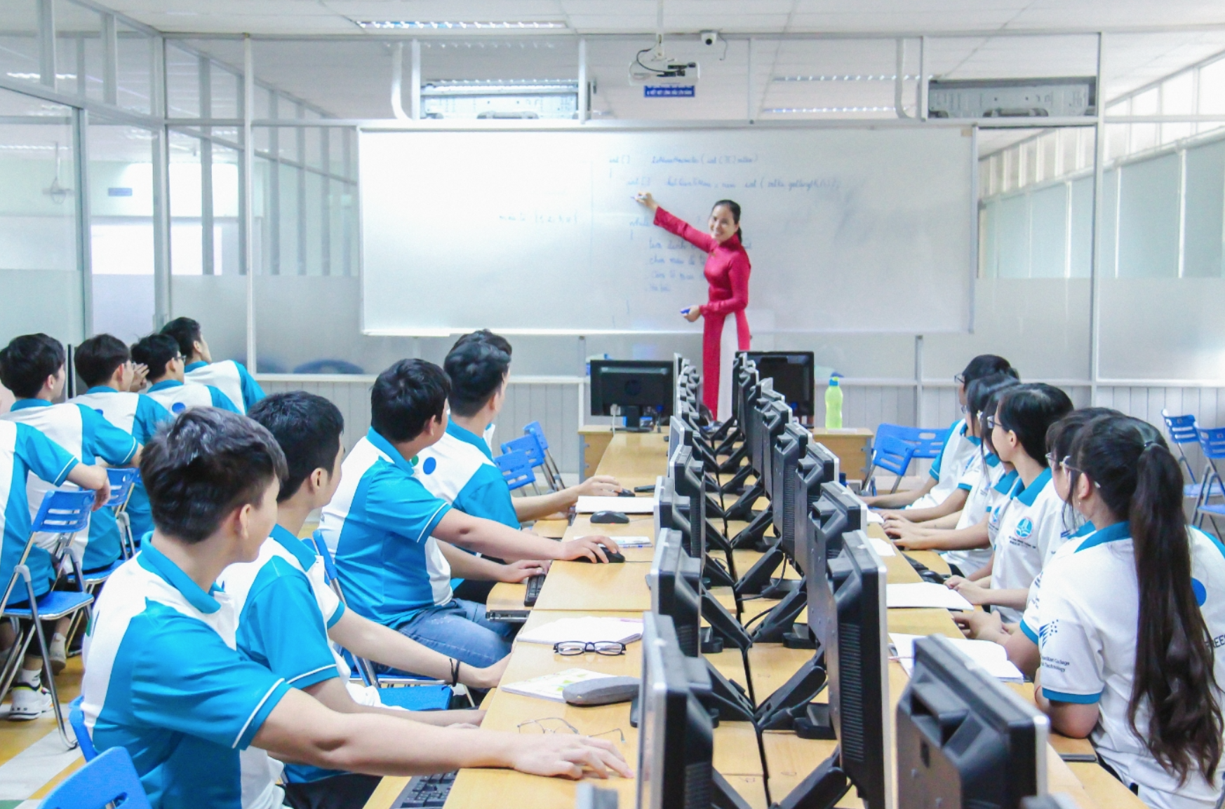 B&Igrave;NH THUẬN: Đ&agrave;o tạo nghề gắn với giải quyết việc l&agrave;m- Ảnh 1.