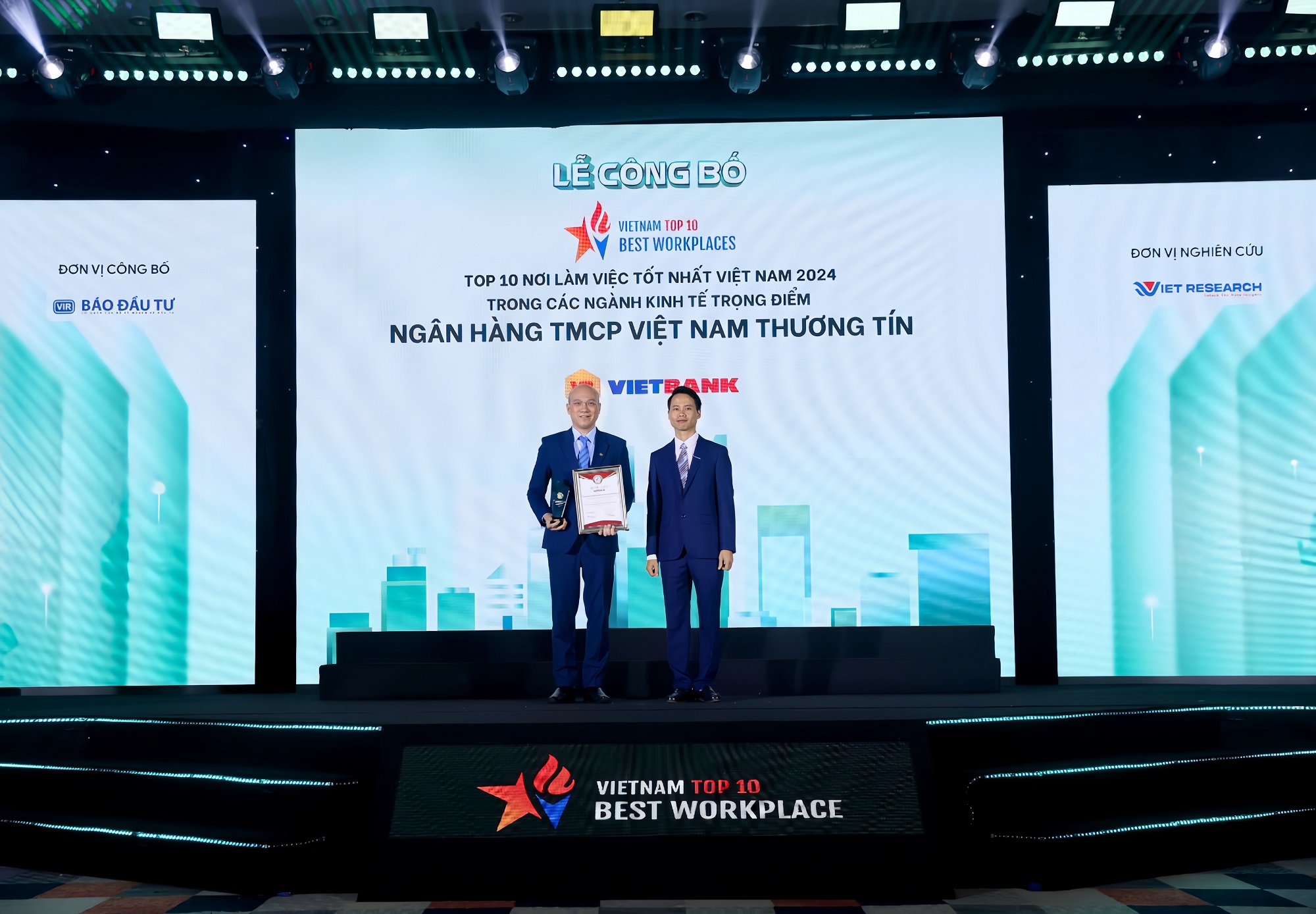 Vietbank đồng thời được vinh danh trong Top 10 nơi l&agrave;m việc tốt nhất Việt Nam 2024 trong c&aacute;c ng&agrave;nh kinh tế trọng điểm