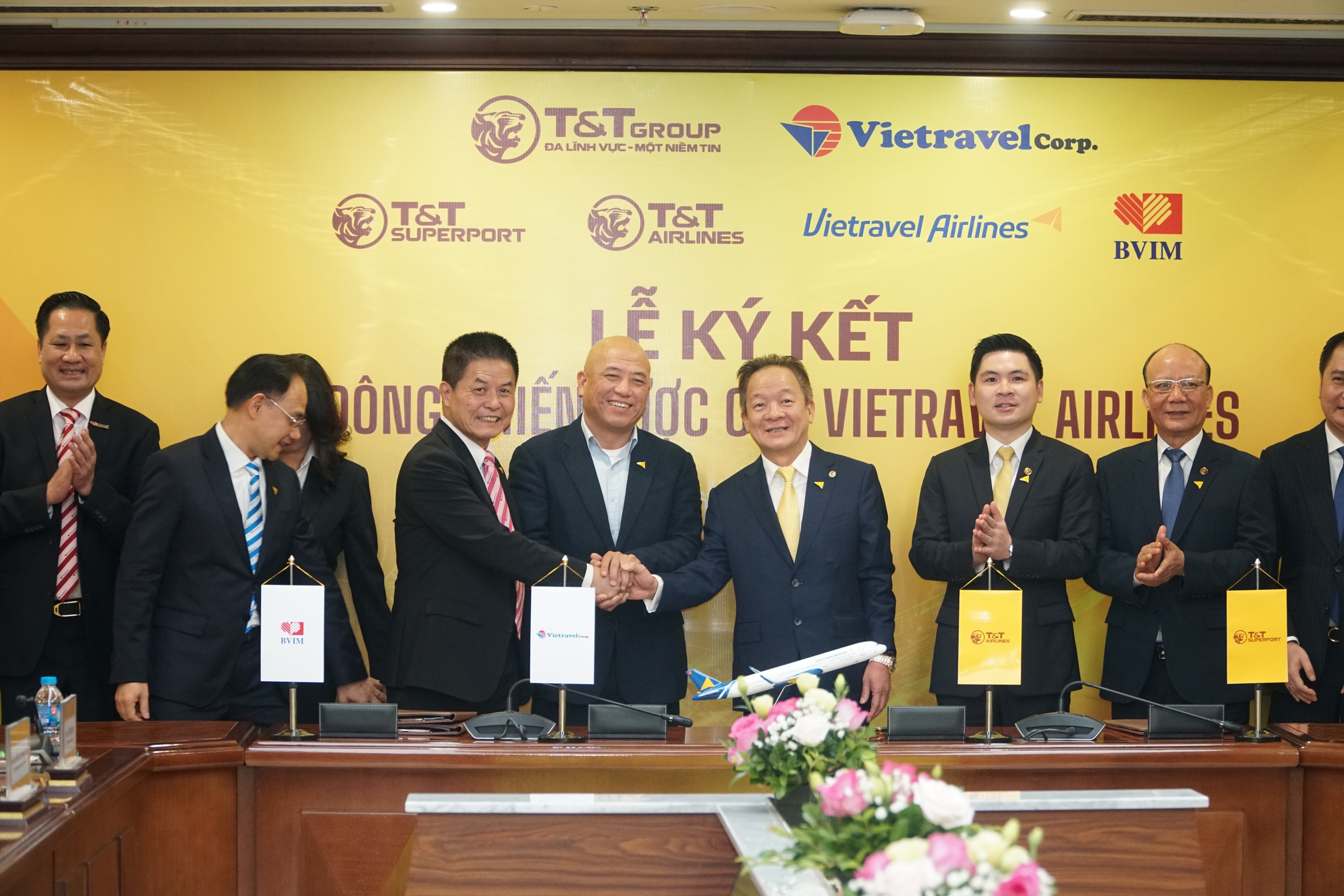 Cổ phiếu Vietravel tăng vọt khi T&T của bầu Hiển r&oacute;t vốn v&agrave;o Vietravel Airlines- Ảnh 2.