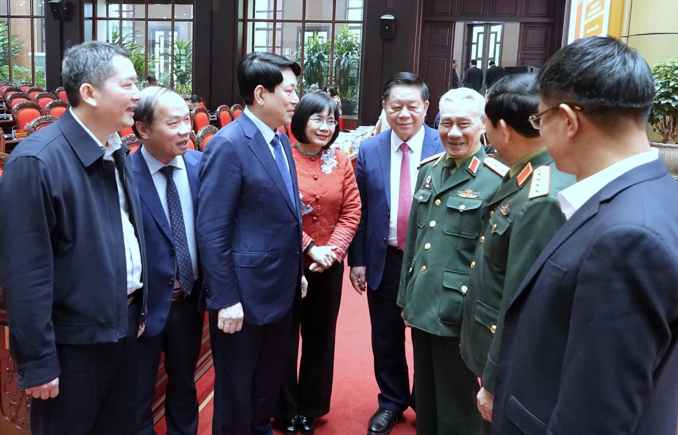 Chủ tịch nước Lương Cường cùng các đại biểu tại hội thảo
