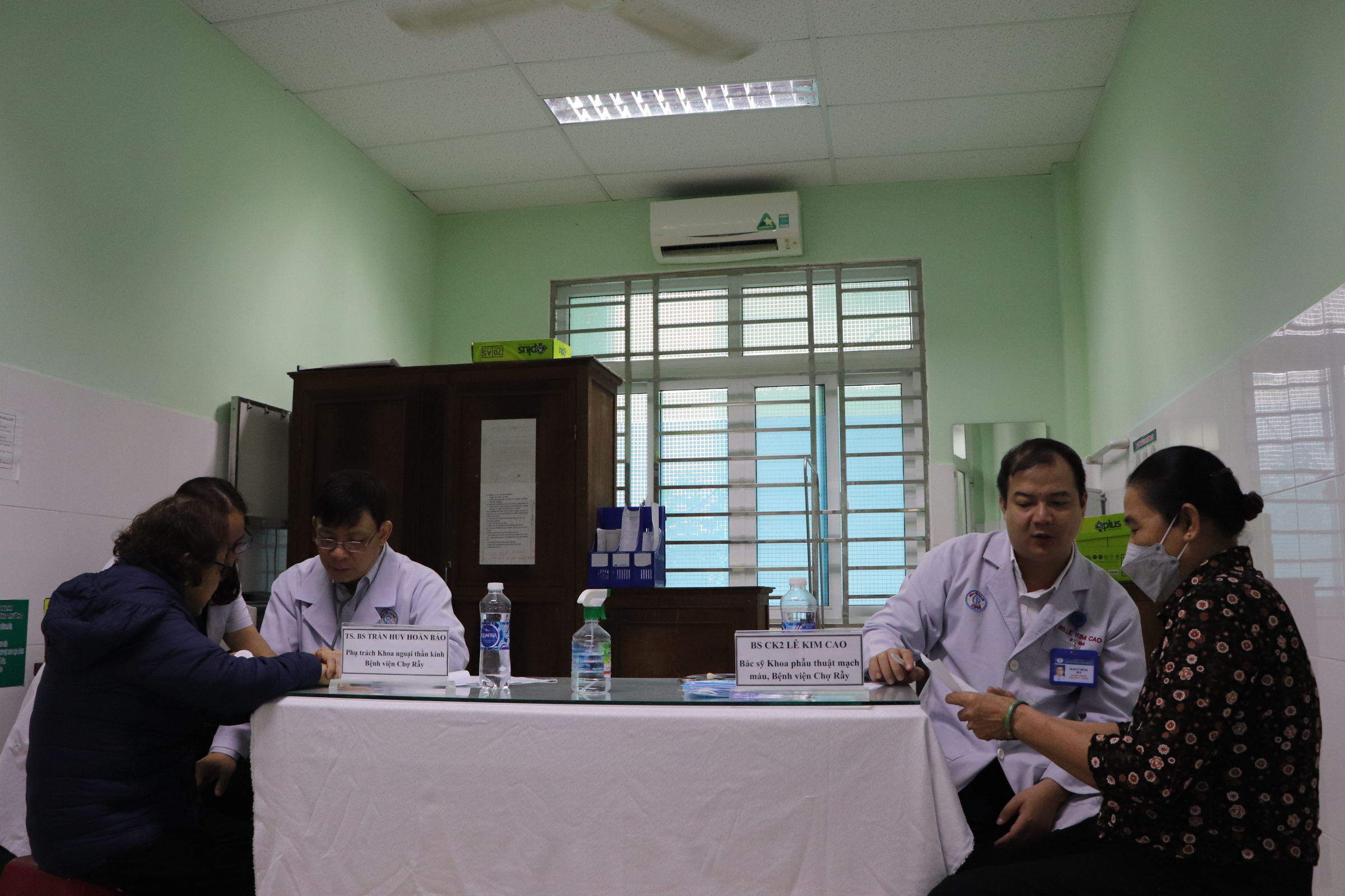 Bác sĩ đầu ngành Bệnh viện Chợ Rẫy khám bệnh miễn phí cho người dân Quảng Nam- Ảnh 31.