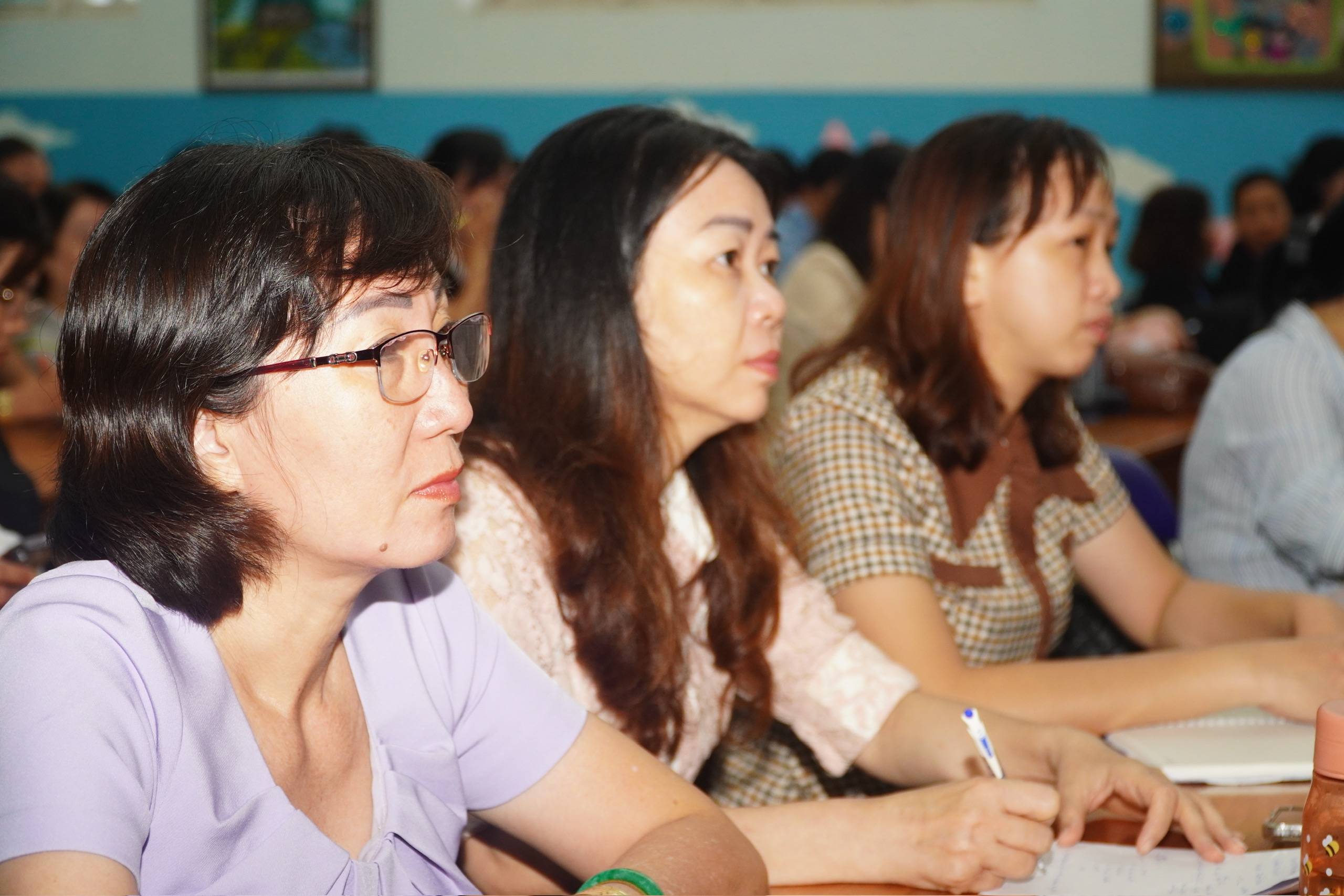 Hơn 100 c&aacute;n bộ gi&aacute;o dục tham dự bồi dưỡng &ldquo;Kỹ năng ứng xử với b&aacute;o ch&iacute;-truyền th&ocirc;ng&rdquo;- Ảnh 9.
