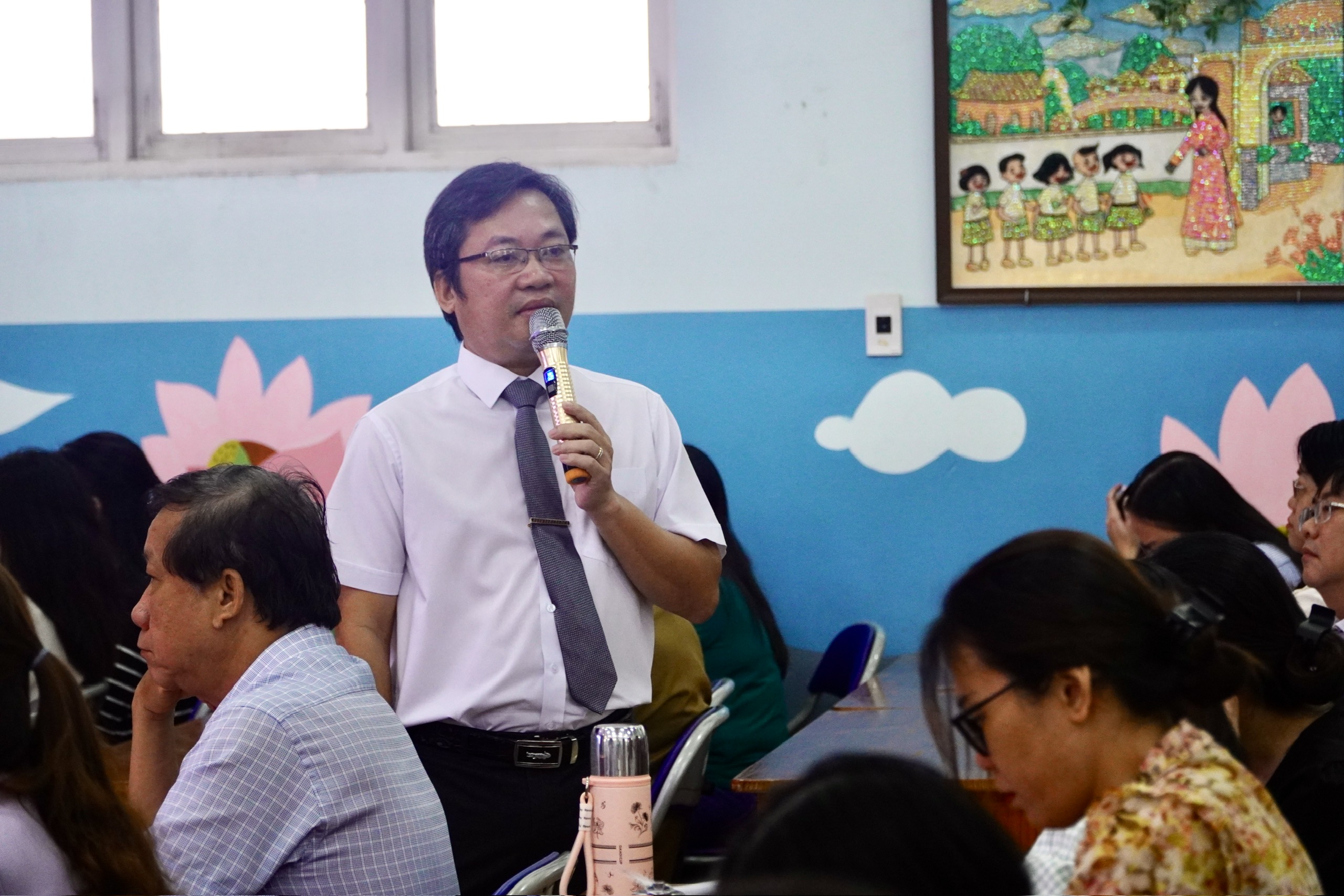 Hơn 100 c&aacute;n bộ gi&aacute;o dục tham dự bồi dưỡng &ldquo;Kỹ năng ứng xử với b&aacute;o ch&iacute;-truyền th&ocirc;ng&rdquo;- Ảnh 1.