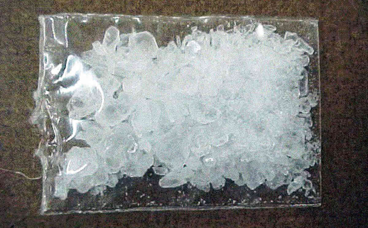 C&ocirc;ng an B&igrave;nh Định v&agrave; TP HCM bắt đối tượng vận chuyển 1 kg ma tu&yacute; đ&aacute;- Ảnh 1.