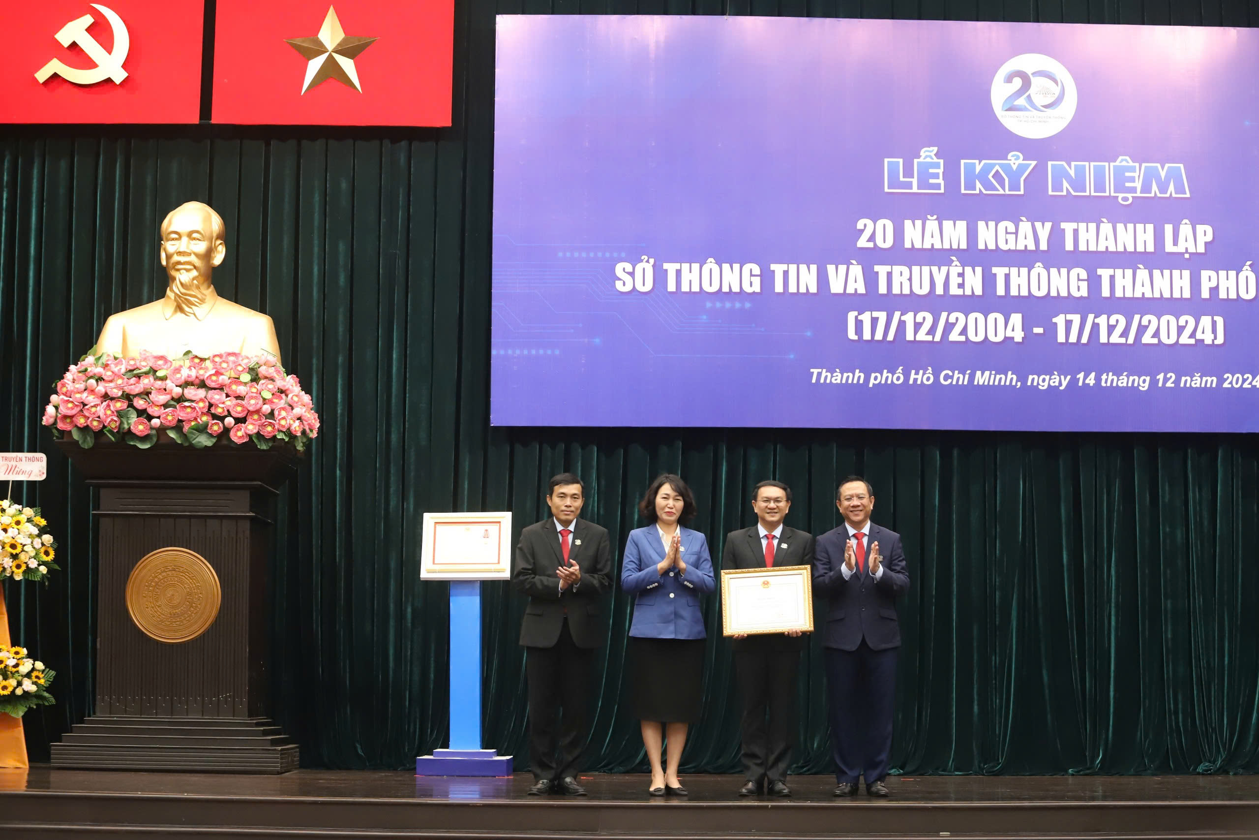 Sở Th&ocirc;ng tin v&agrave; Truyền th&ocirc;ng TP HCM đ&oacute;n nhận Hu&acirc;n chương Lao động hạng Nh&igrave;- Ảnh 3.