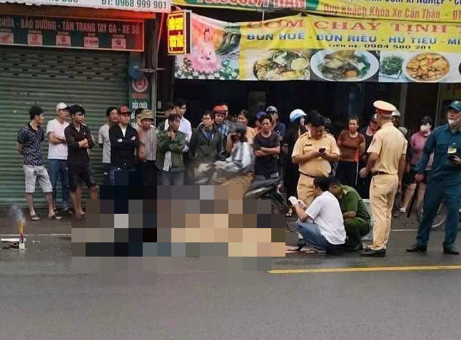 Tai nạn nghi&ecirc;m trọng l&uacute;c trời mưa ở Thủ Đức- Ảnh 1.