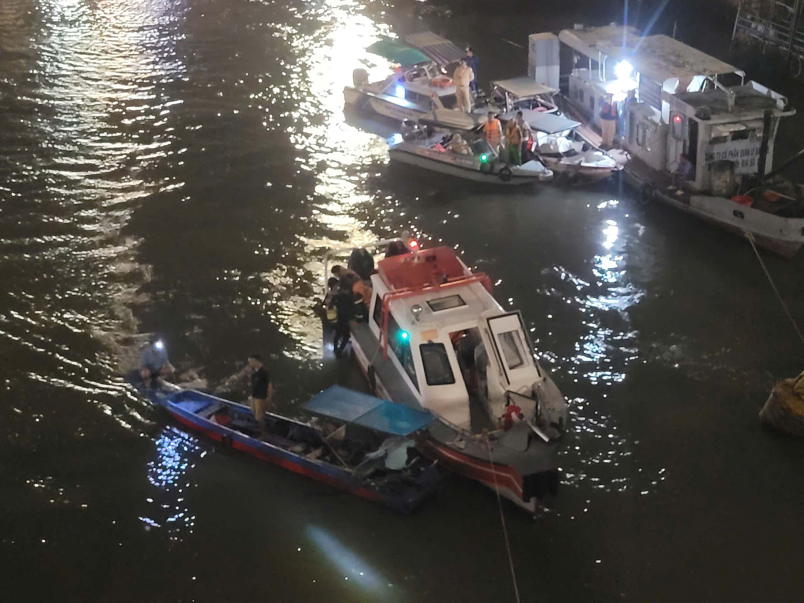 Đã tìm thấy ô tô 4 chỗ tông gãy lan can cầu Đồng Nai, lao xuống sông- Ảnh 1.