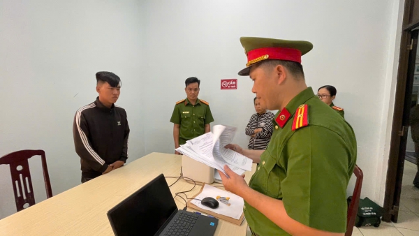 Bắt đối tượng quan hệ tình dục với bé gái dưới 13 tuổi- Ảnh 1.