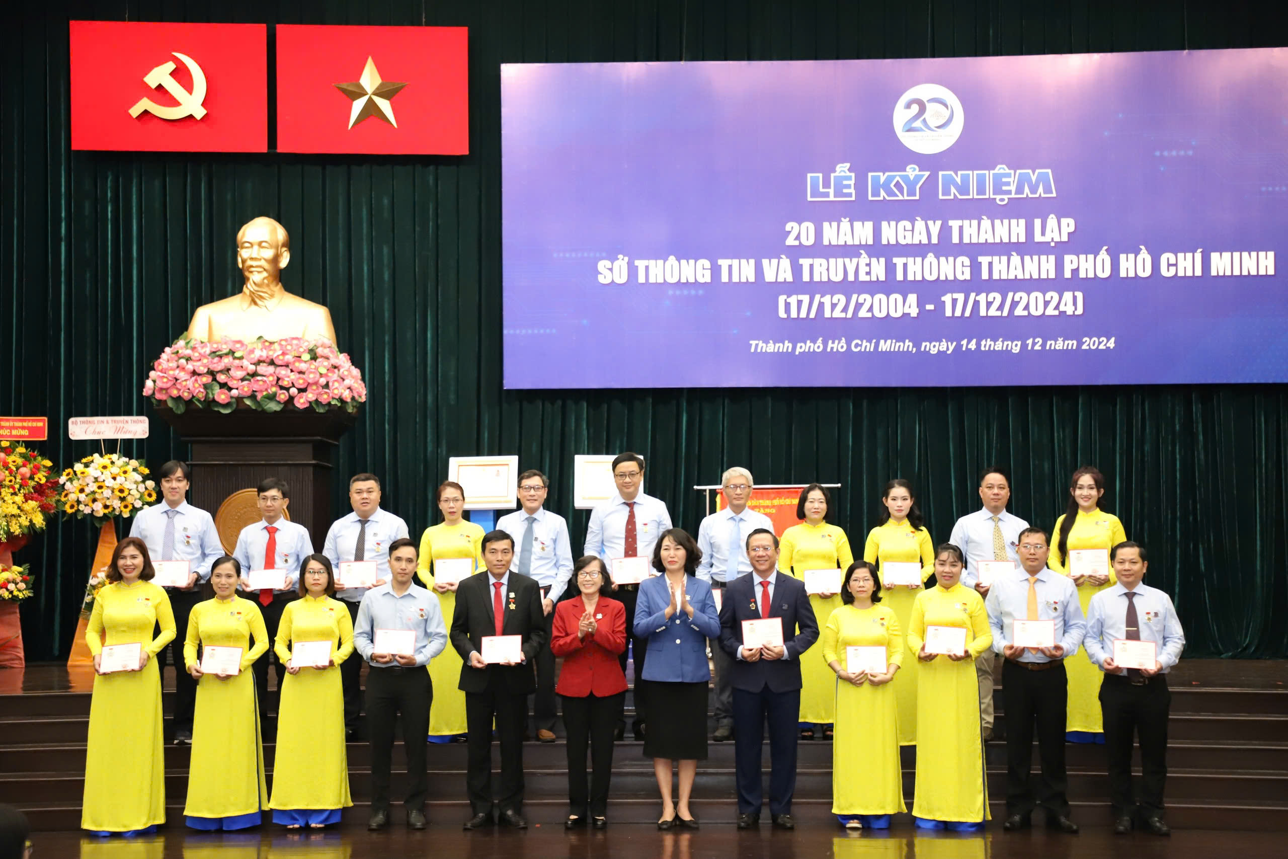 Sở Th&ocirc;ng tin v&agrave; Truyền th&ocirc;ng TP HCM đ&oacute;n nhận Hu&acirc;n chương Lao động hạng Nh&igrave;- Ảnh 6.