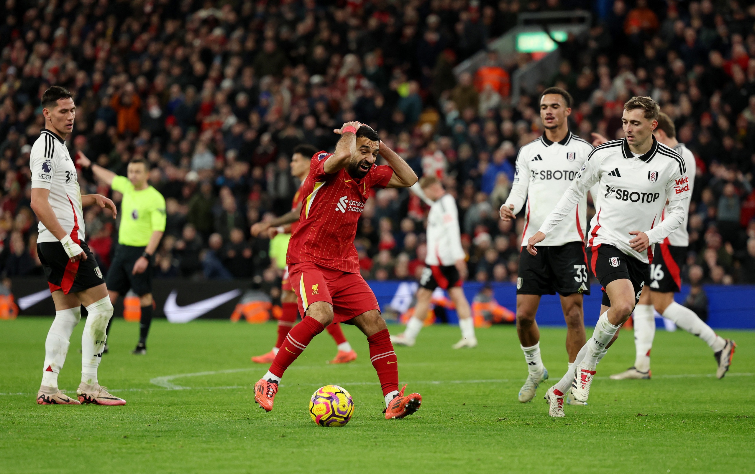 Siêu dự bị Jota bùng nổ, Liverpool thoát thua ở Anfield- Ảnh 6.