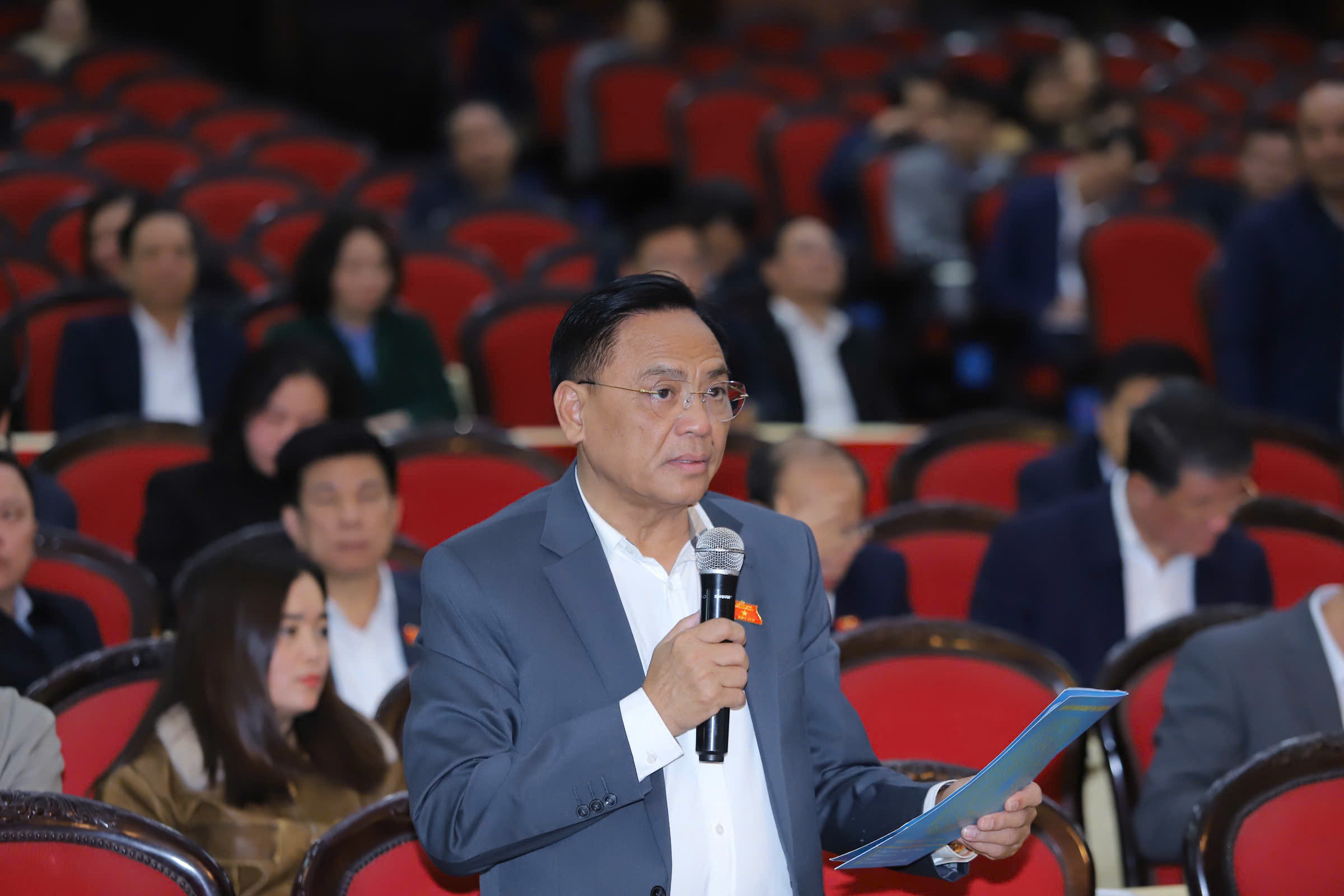 Chủ tịch tỉnh Thanh H&oacute;a n&oacute;i về đội b&oacute;ng xứ Thanh: "Tỉnh c&ograve;n ngh&egrave;o, c&agrave;ng đ&aacute; c&agrave;ng hay"- Ảnh 2.
