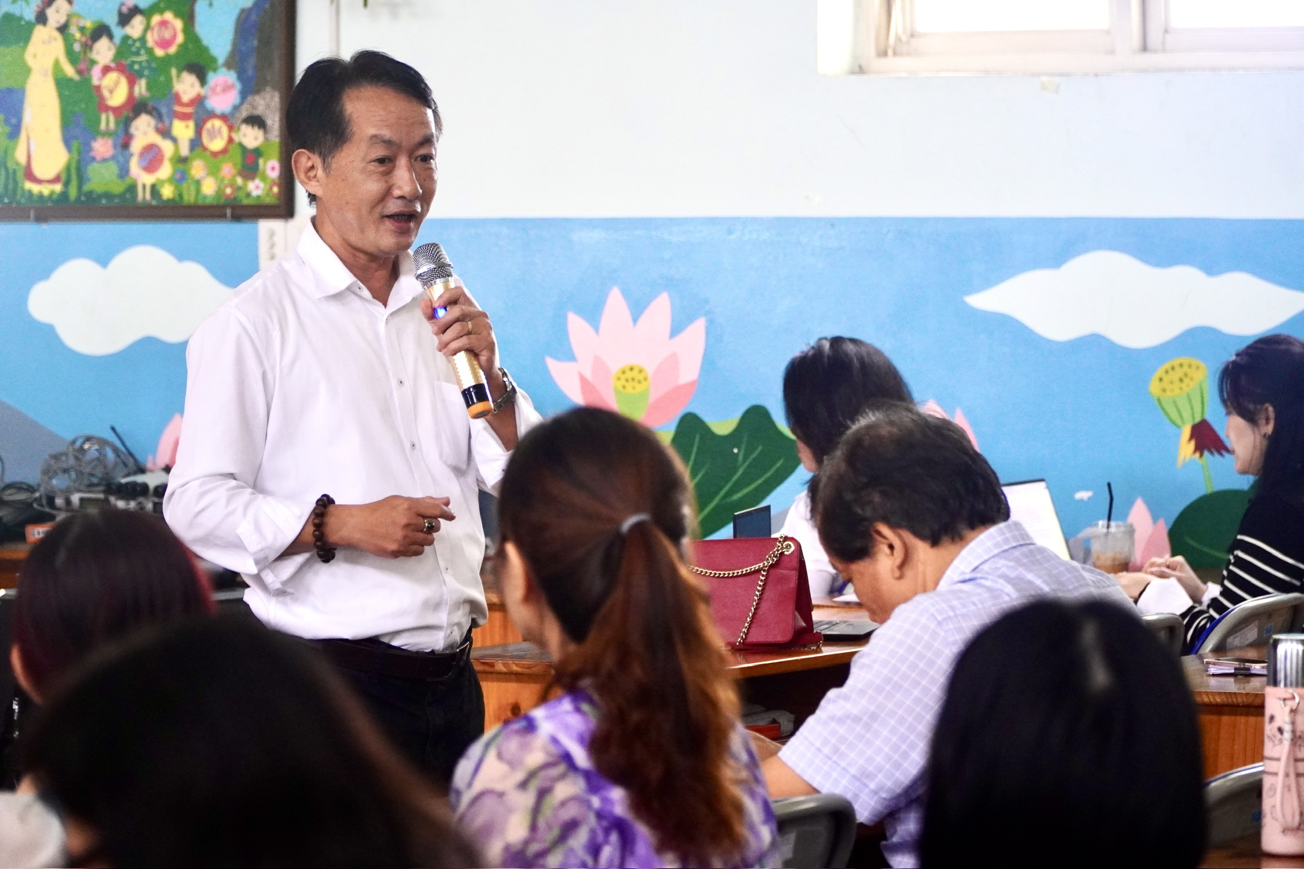 Hơn 100 c&aacute;n bộ gi&aacute;o dục tham dự bồi dưỡng &ldquo;Kỹ năng ứng xử với b&aacute;o ch&iacute;-truyền th&ocirc;ng&rdquo;- Ảnh 7.
