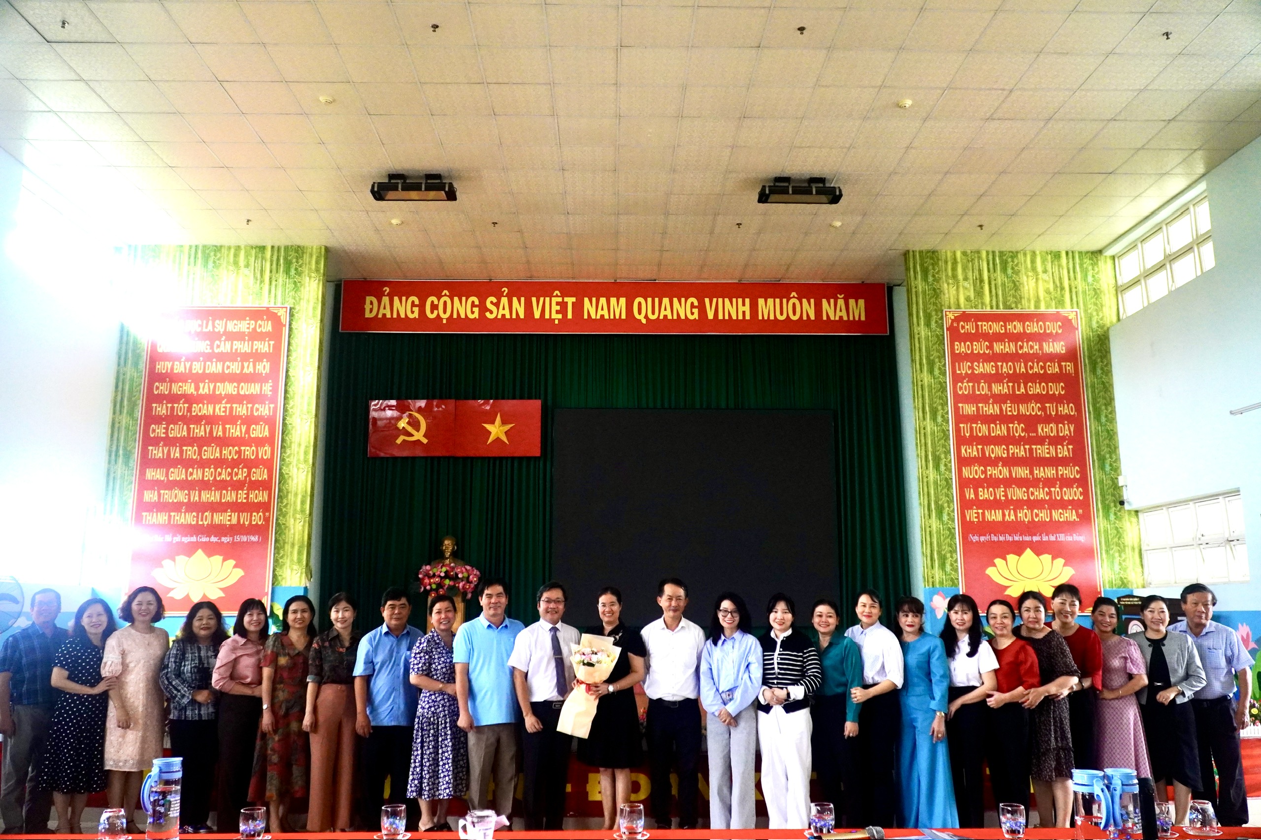 Hơn 100 c&aacute;n bộ gi&aacute;o dục tham dự bồi dưỡng &ldquo;Kỹ năng ứng xử với b&aacute;o ch&iacute;-truyền th&ocirc;ng&rdquo;- Ảnh 10.