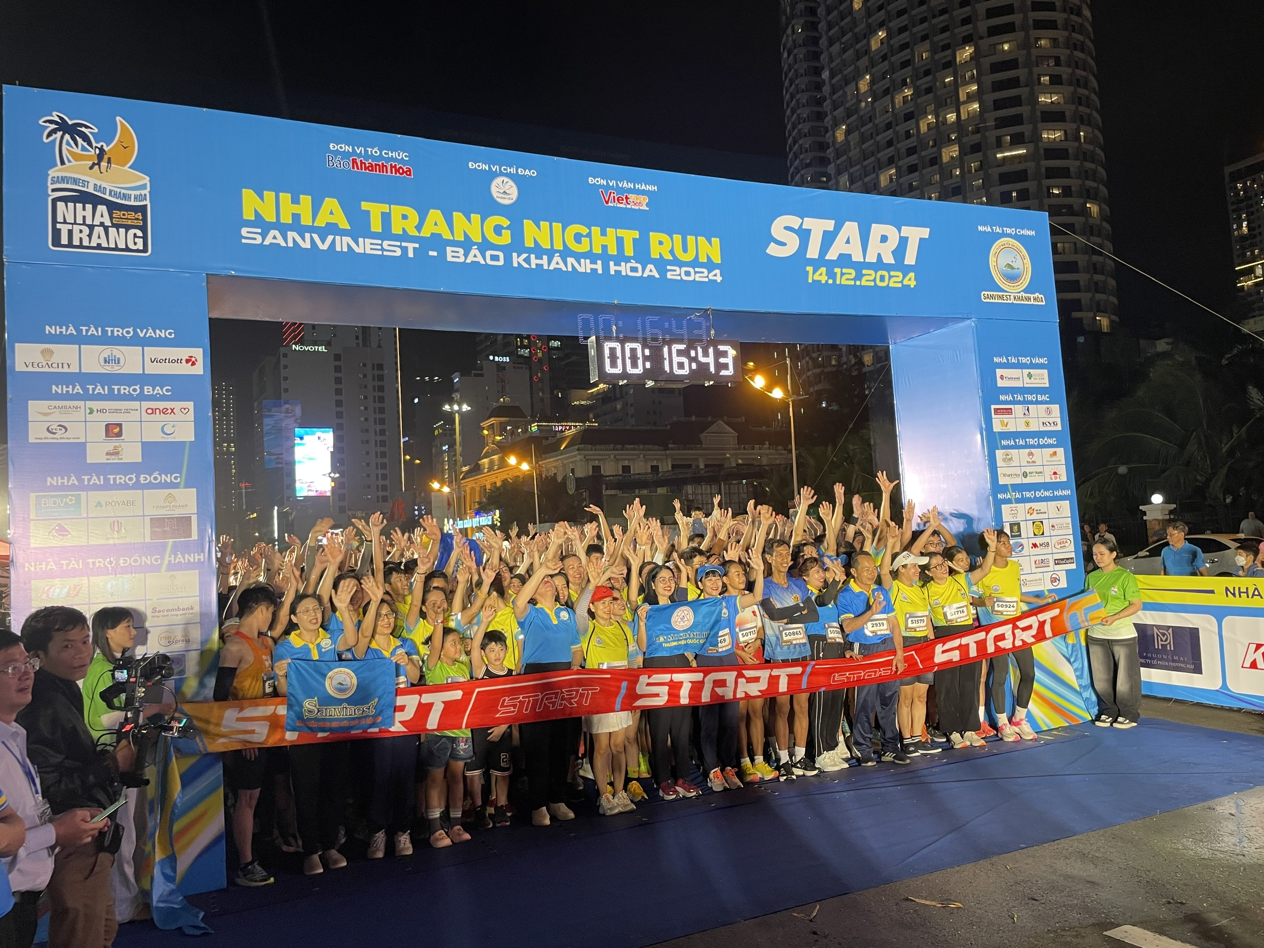 Giải chạy đ&ecirc;m đầu ti&ecirc;n ở Nha Trang thu h&uacute;t hơn 3.100 vận động vi&ecirc;n- Ảnh 1.