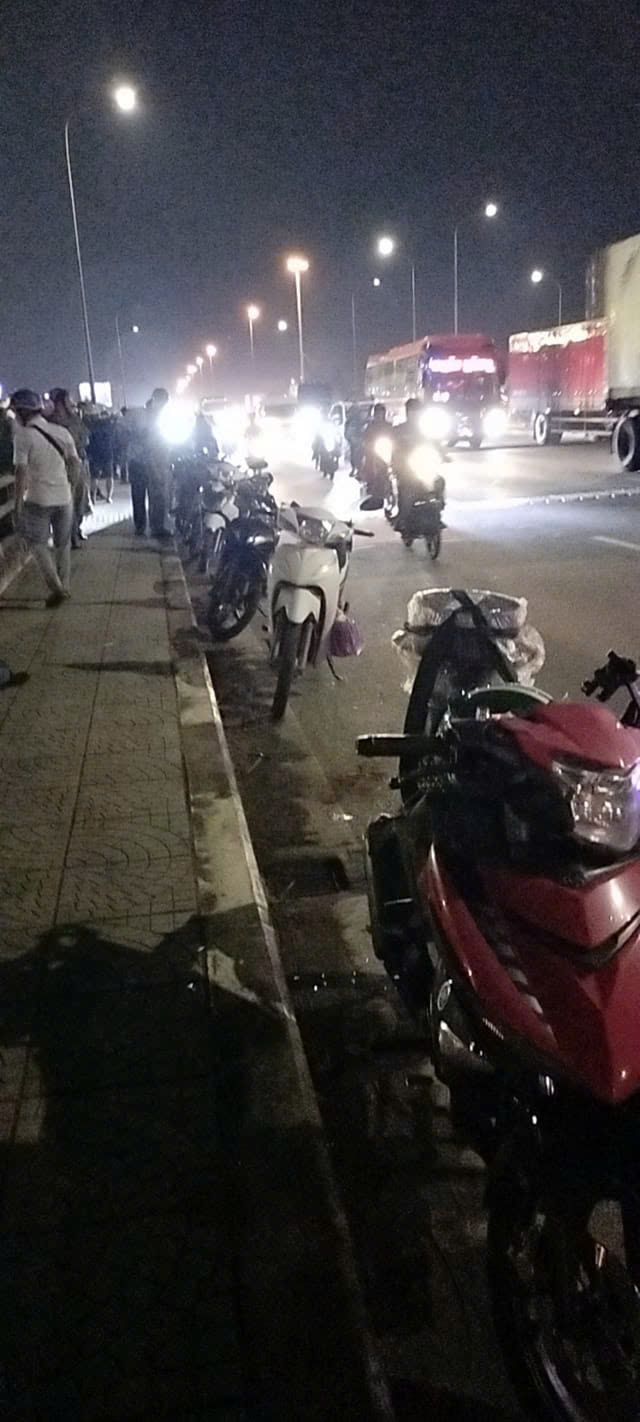 Đã tìm thấy ô tô 4 chỗ tông gãy lan can cầu Đồng Nai, lao xuống sông- Ảnh 6.