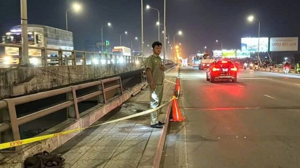 Đã tìm thấy ô tô 4 chỗ tông gãy lan can cầu Đồng Nai, lao xuống sông- Ảnh 9.