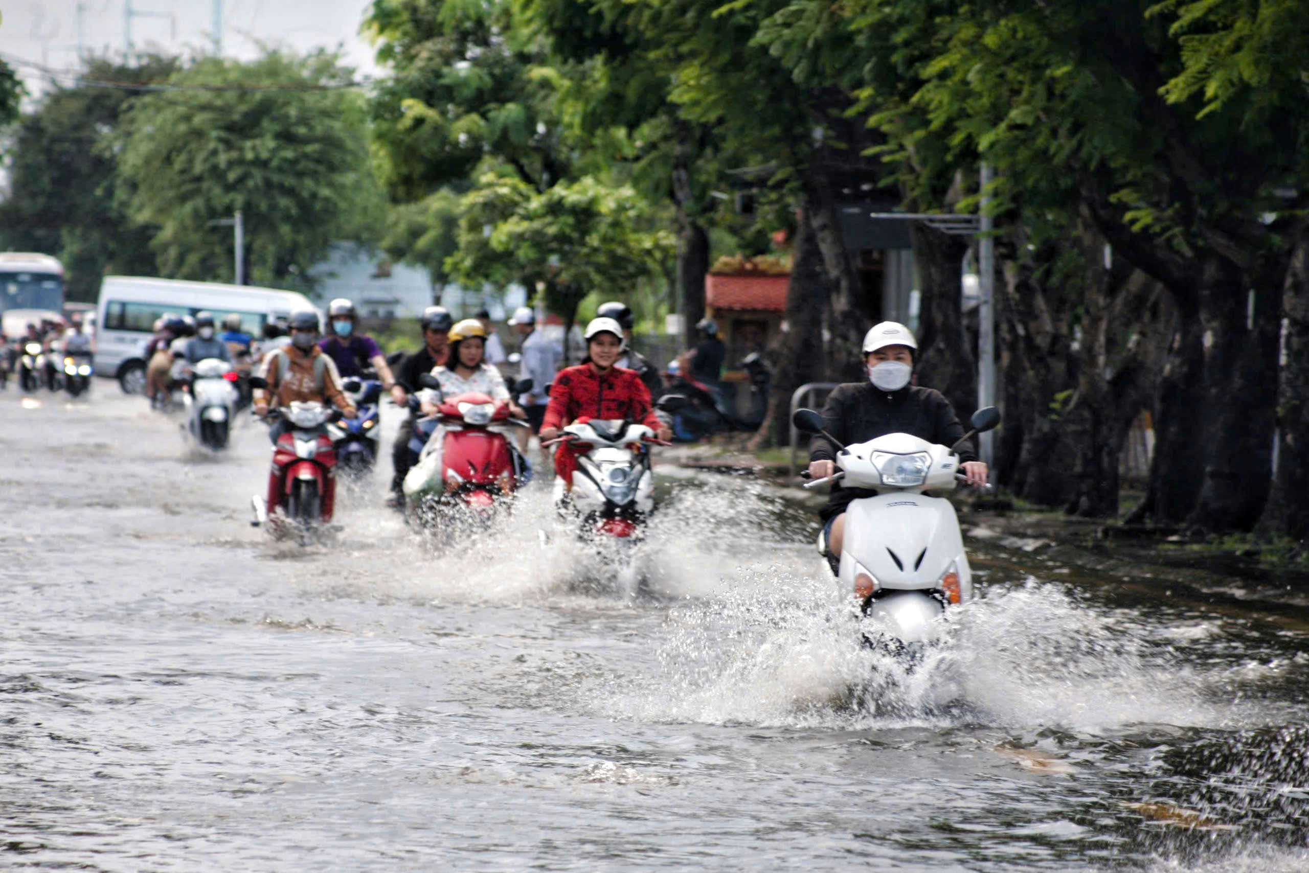 Triều cường d&acirc;ng cao, nơi n&agrave;o ở TP HCM c&oacute; nguy cơ ngập s&acirc;u?- Ảnh 1.